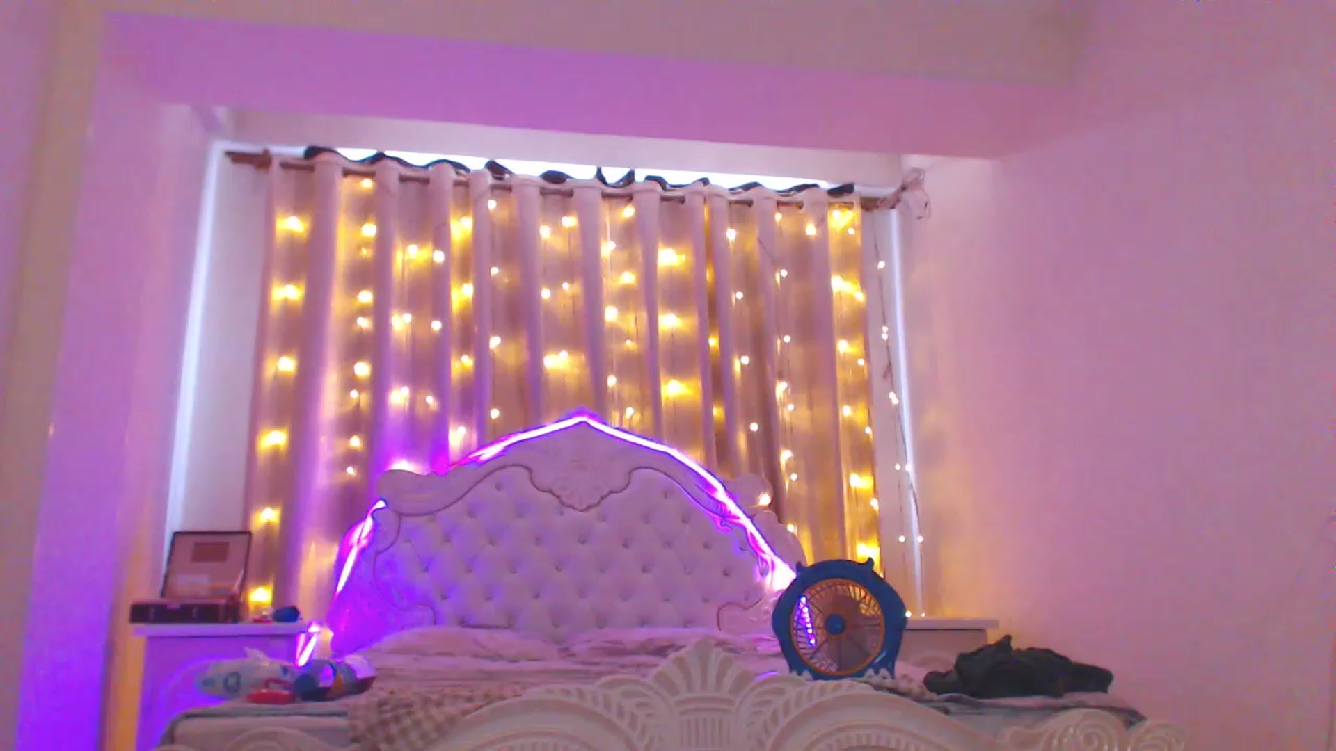 Gallery image thumbnail from MiraKyong's myfreecams stream on, 08/20/2023, 02:20 image 4 of 20