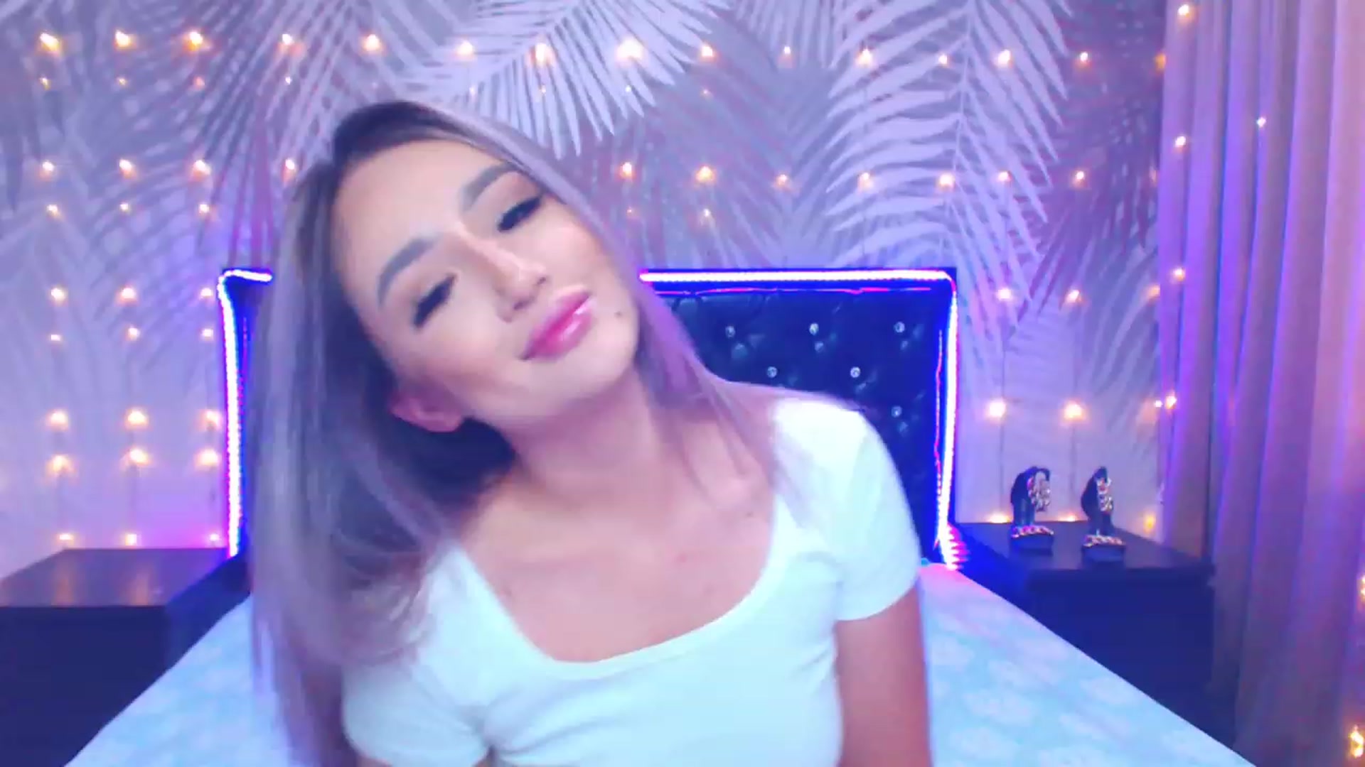 Gallery image thumbnail from MiraKyong's myfreecams stream on, 09/19/2023, 07:14 image 1 of 20