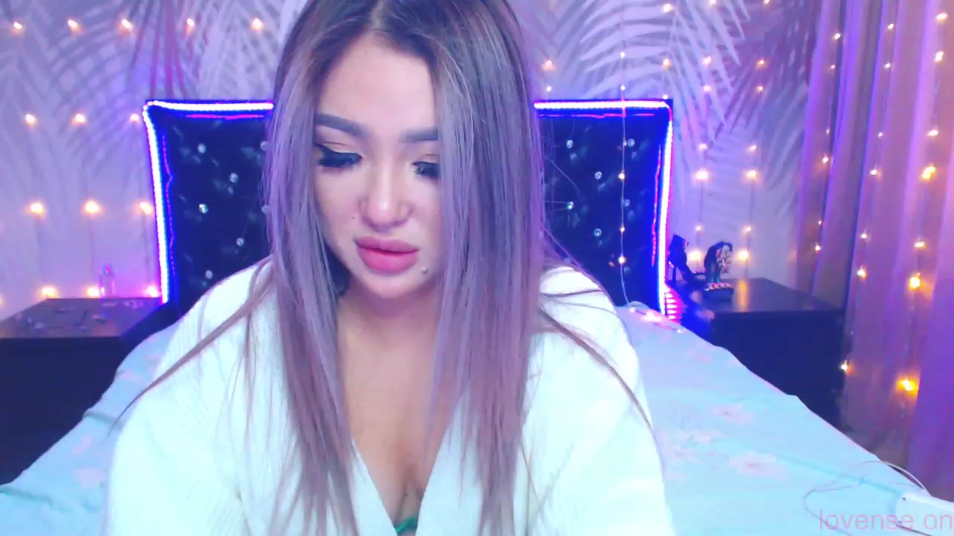 Gallery image thumbnail from MiraKyong's myfreecams stream on, 10/04/2023, 07:08 image 14 of 20