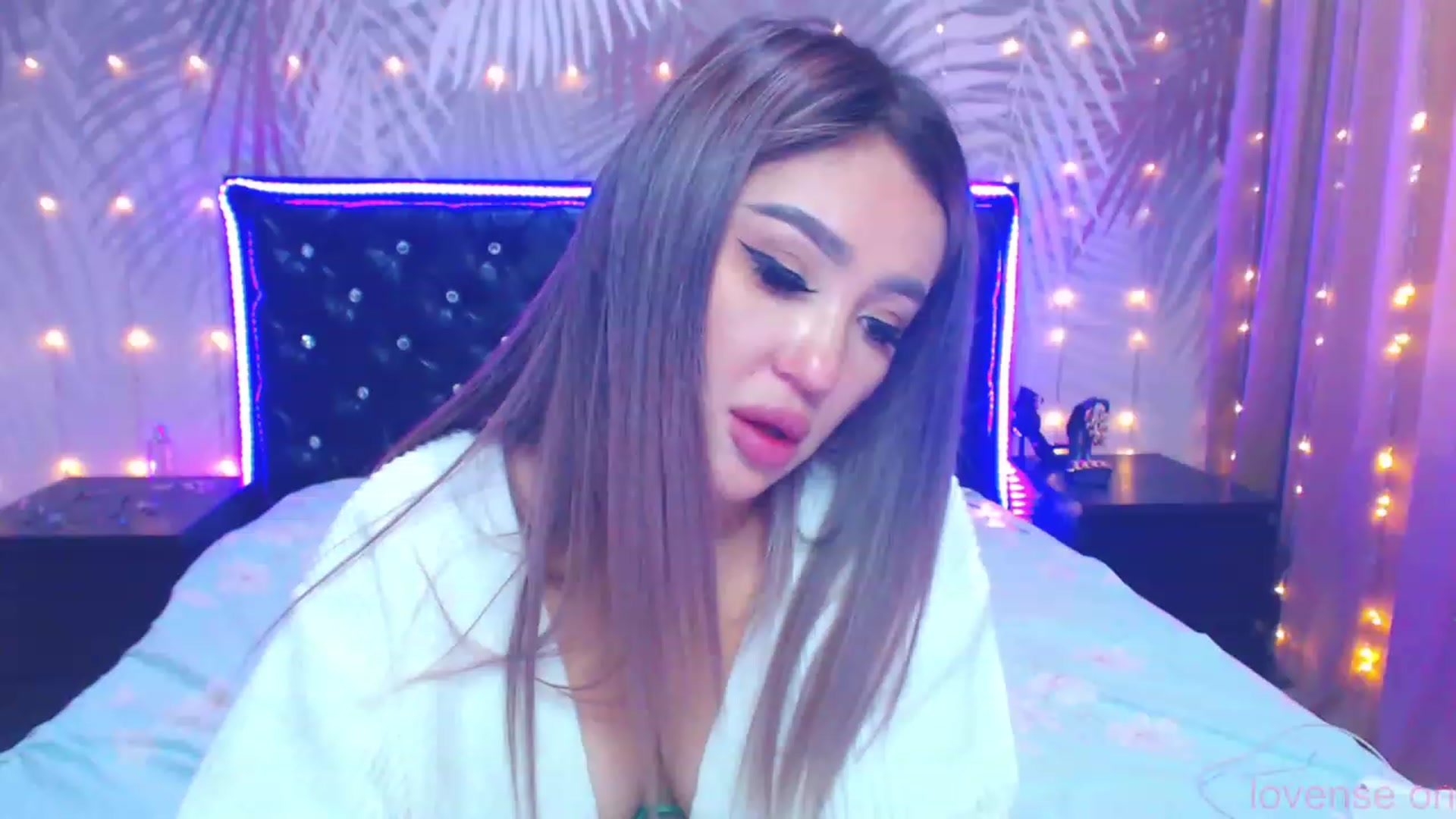 Gallery image thumbnail from MiraKyong's myfreecams stream on, 10/04/2023, 07:08 image 3 of 20