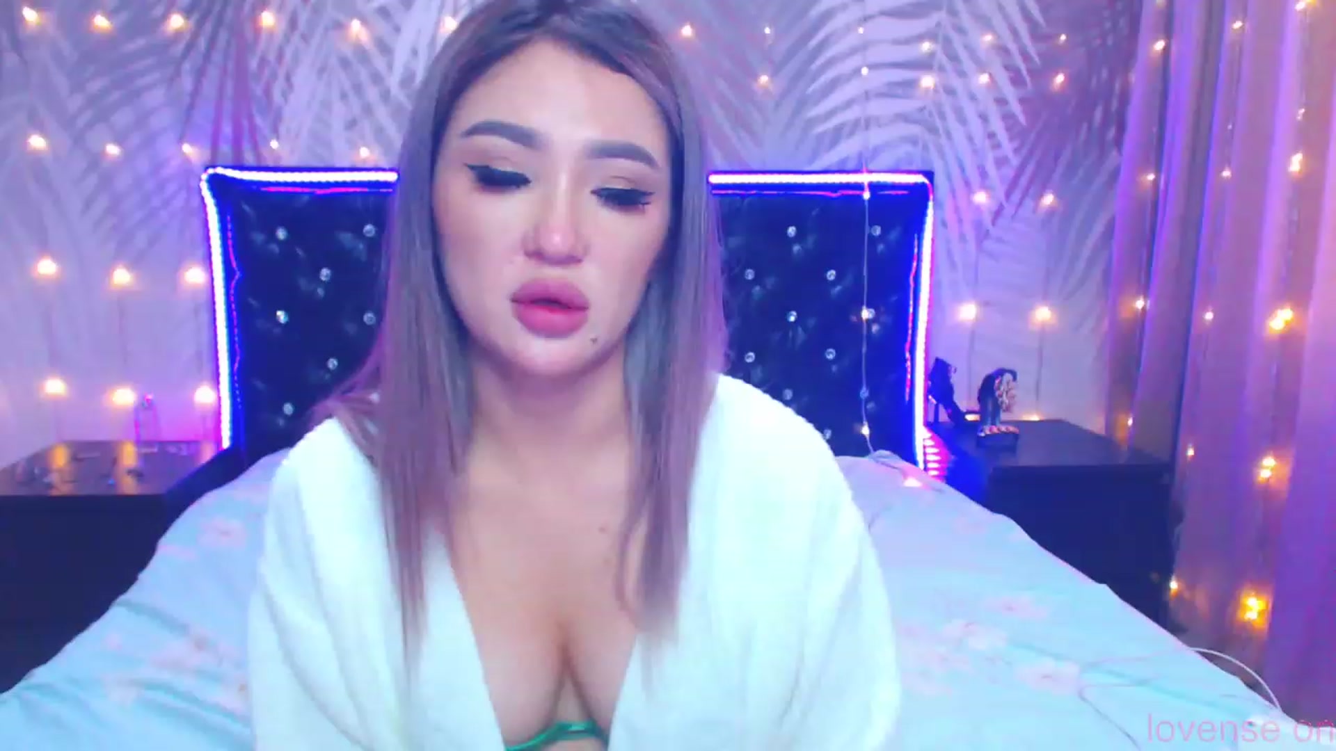 Gallery image thumbnail from MiraKyong's myfreecams stream on, 10/04/2023, 07:08 image 2 of 20