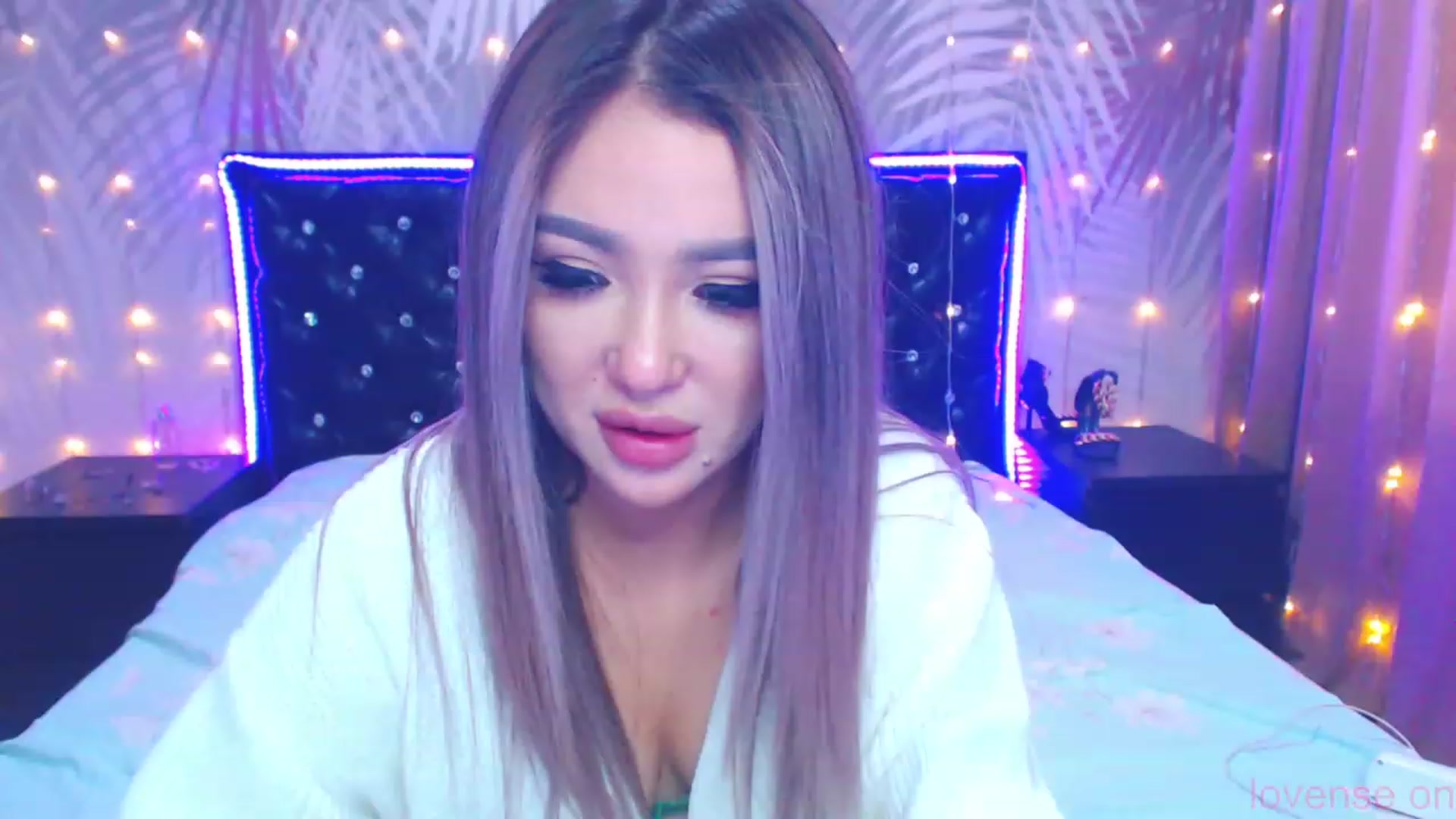 Gallery image thumbnail from MiraKyong's myfreecams stream on, 10/04/2023, 07:08 image 15 of 20