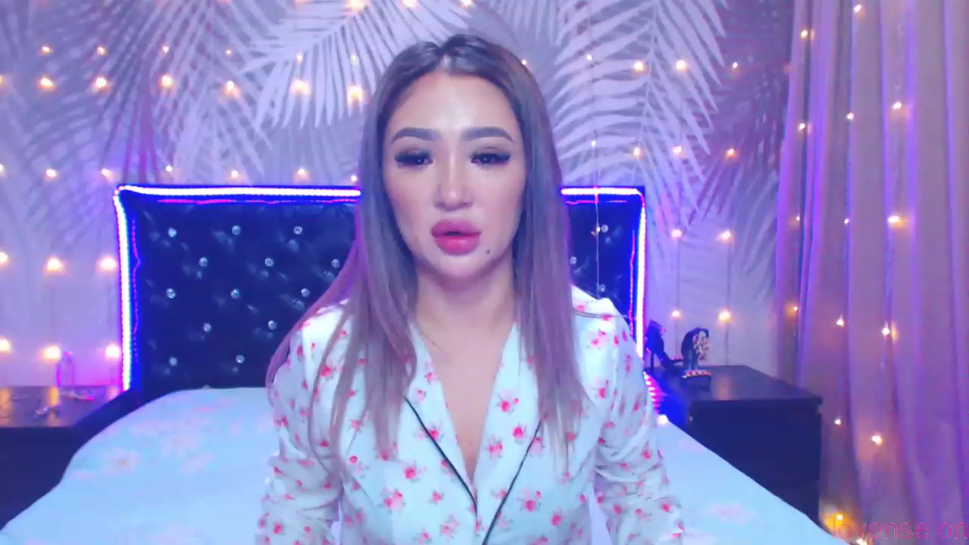 Gallery image thumbnail from MiraKyong's myfreecams stream on, 10/07/2023, 02:38 image 4 of 20