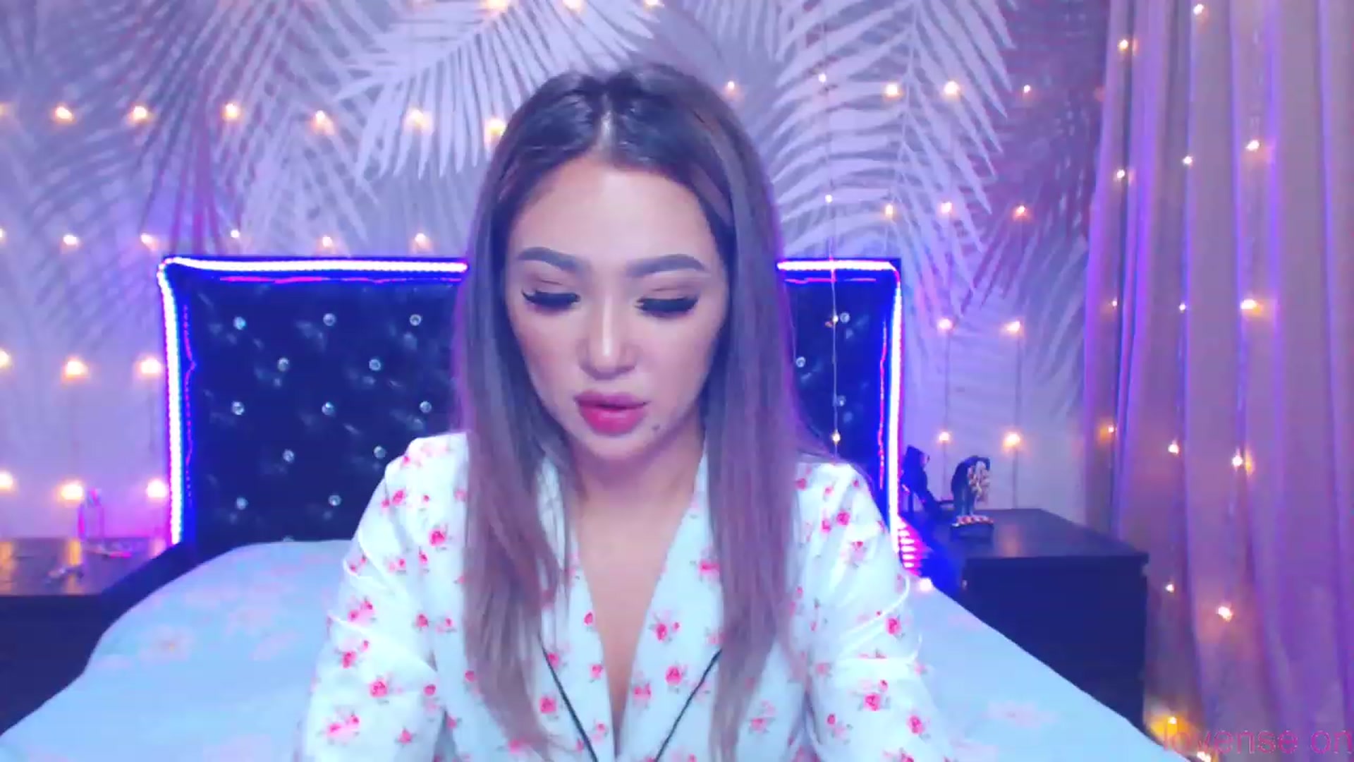 Gallery image thumbnail from MiraKyong's myfreecams stream on, 10/07/2023, 02:38 image 1 of 20