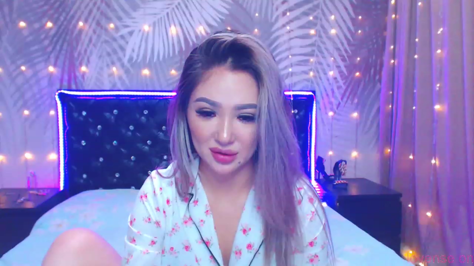 Gallery image thumbnail from MiraKyong's myfreecams stream on, 10/07/2023, 02:38 image 10 of 20