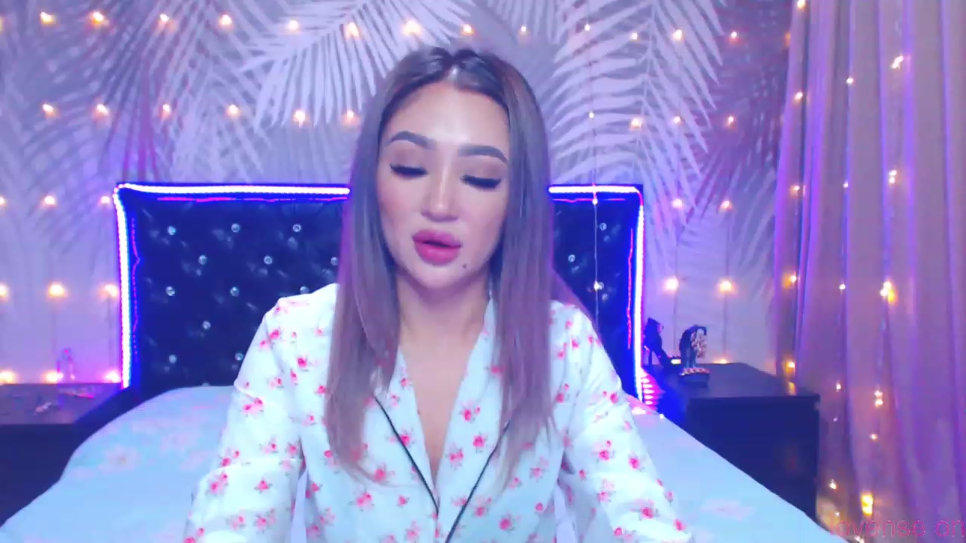 Gallery image thumbnail from MiraKyong's myfreecams stream on, 10/07/2023, 02:38 image 6 of 20