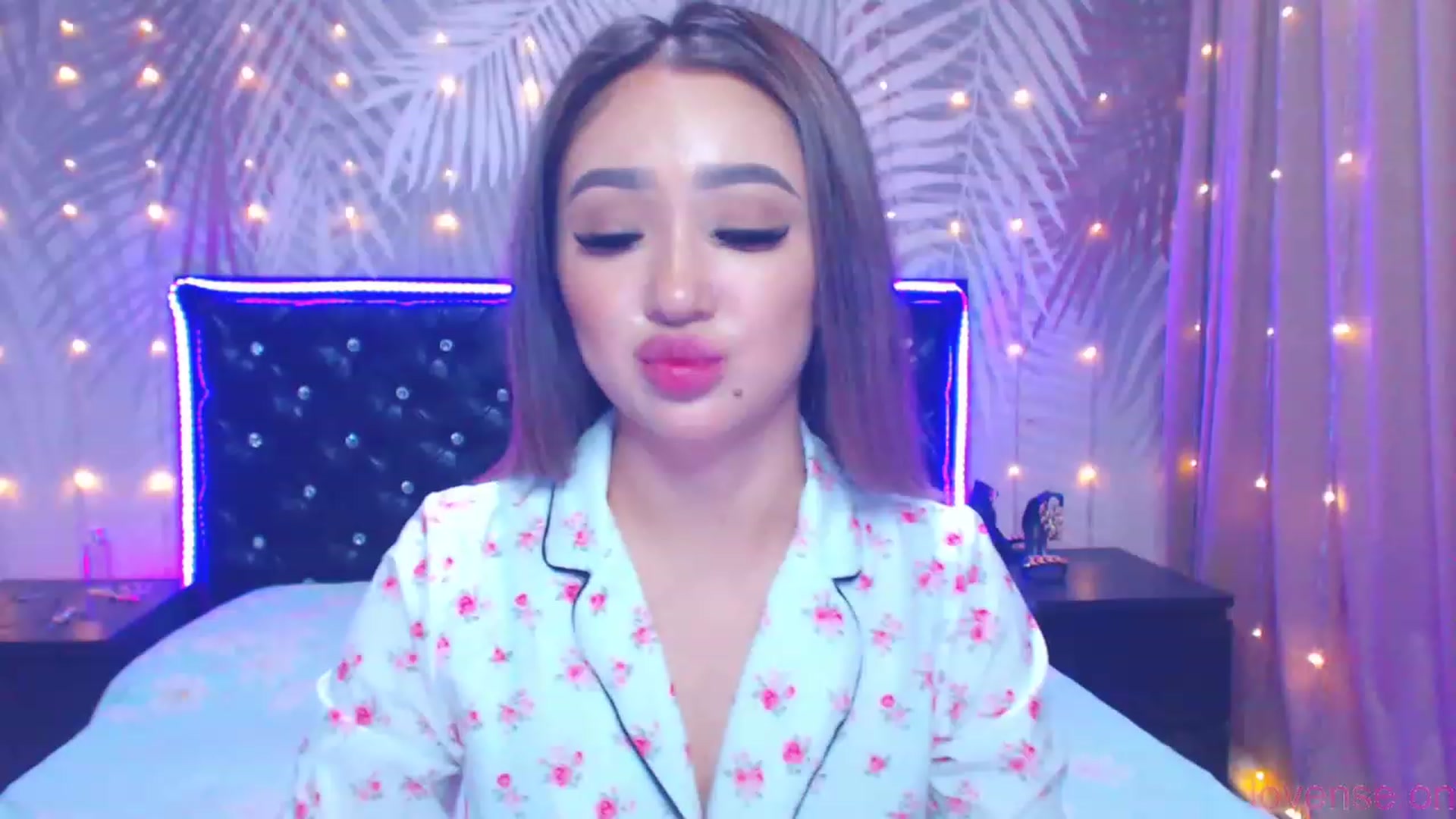 Gallery image thumbnail from MiraKyong's myfreecams stream on, 10/07/2023, 02:38 image 8 of 20