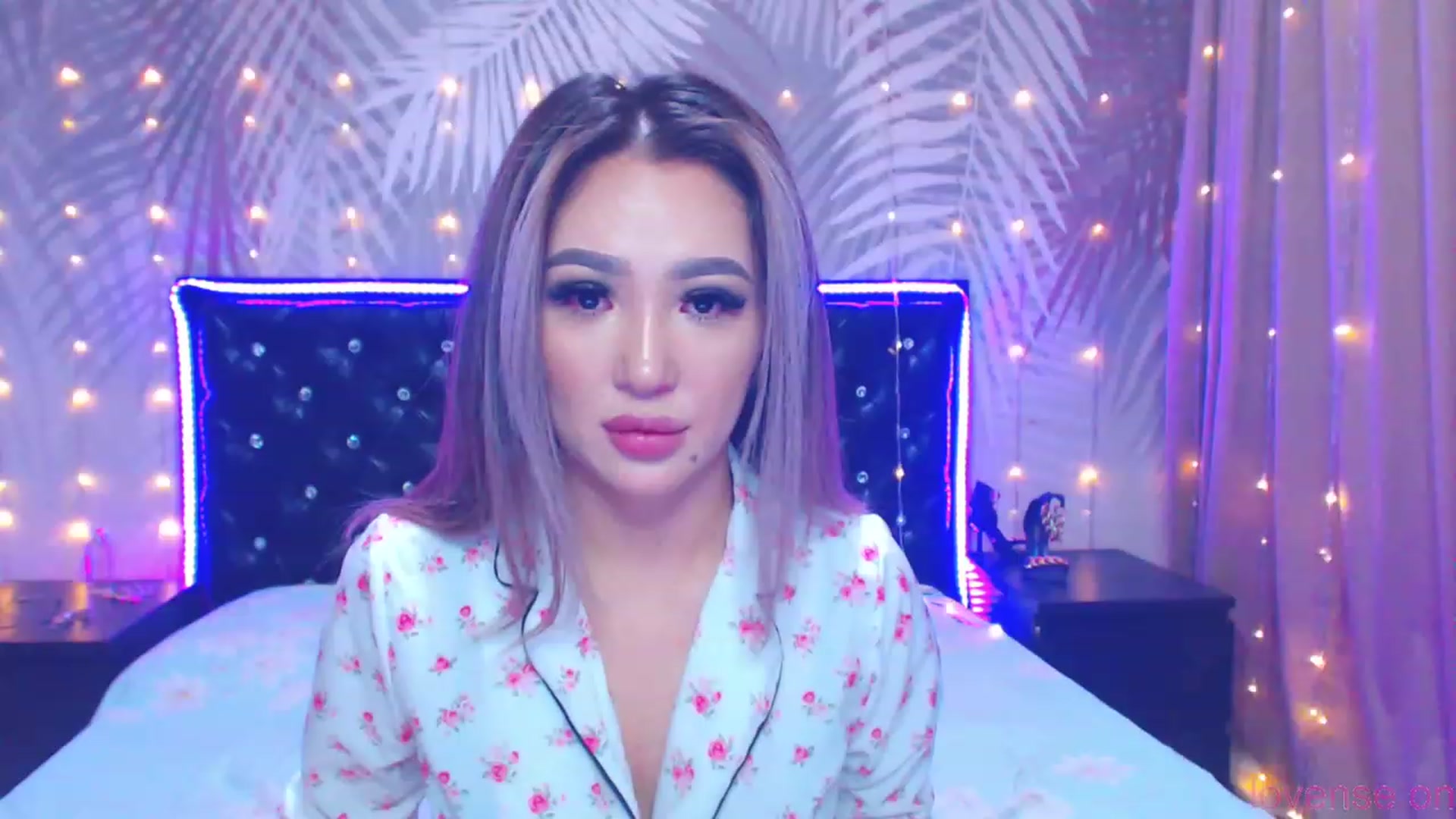 Gallery image thumbnail from MiraKyong's myfreecams stream on, 10/07/2023, 02:38 image 12 of 20