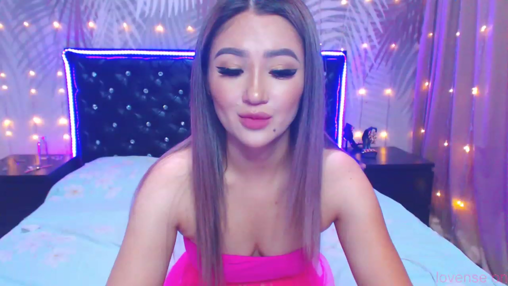Gallery image thumbnail from MiraKyong's myfreecams stream on, 10/08/2023, 03:24 image 7 of 20