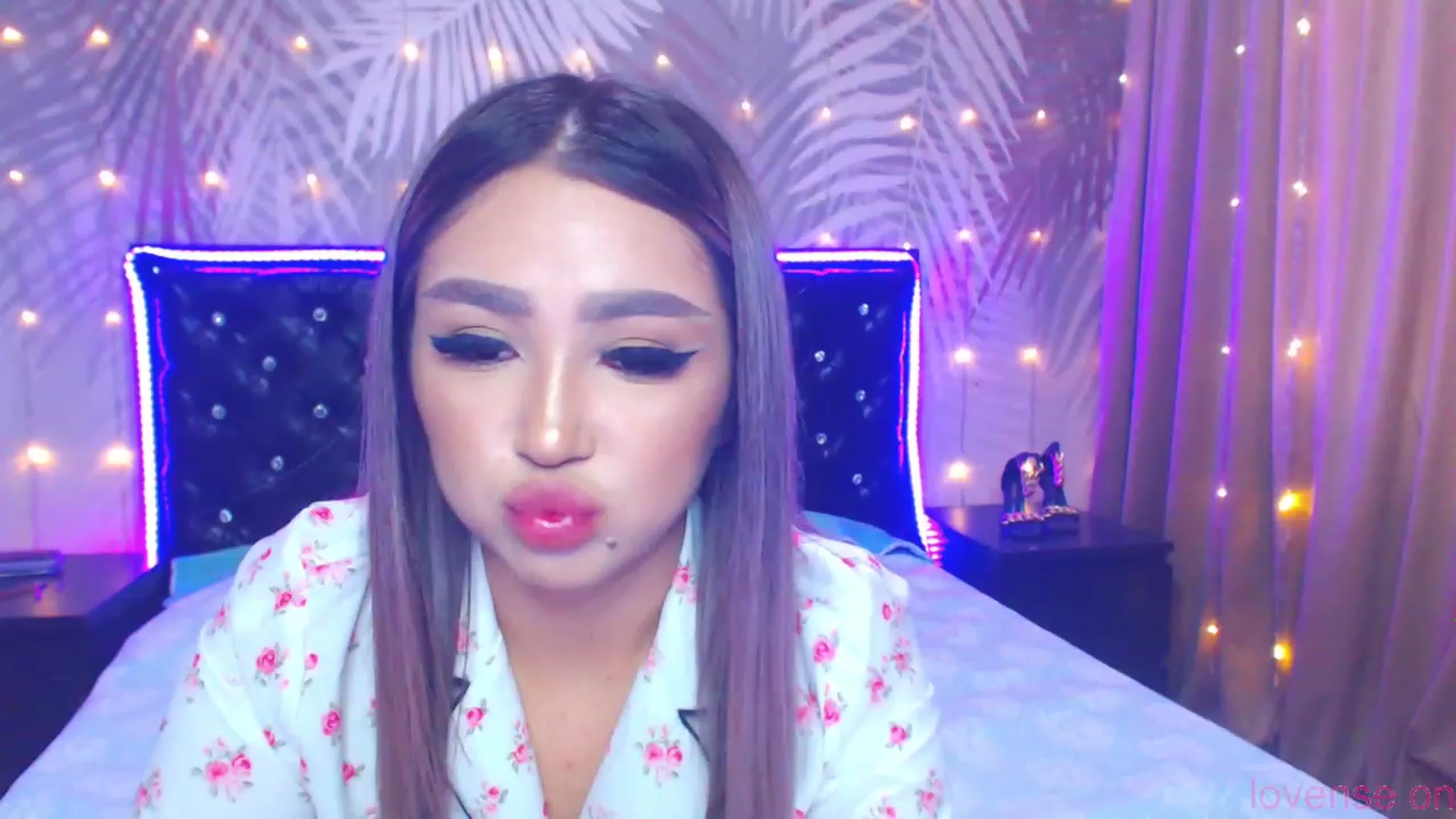 Gallery image thumbnail from MiraKyong's myfreecams stream on, 11/03/2023, 07:08 image 3 of 20