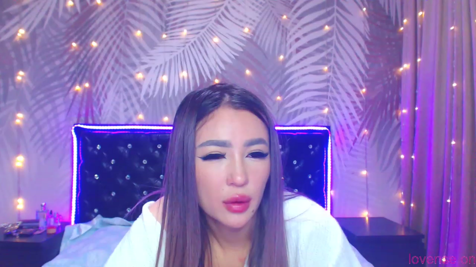 Gallery image thumbnail from MiraKyong's myfreecams stream on, 11/07/2023, 01:57 image 12 of 20
