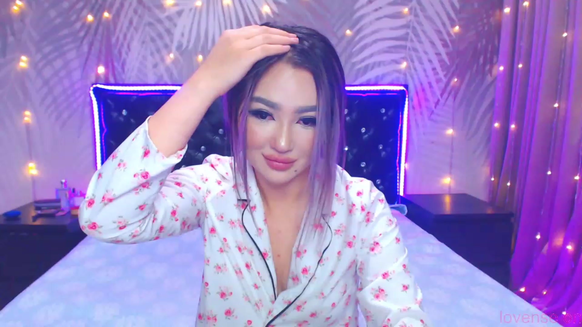Gallery image thumbnail from MiraKyong's myfreecams stream on, 11/08/2023, 03:04 image 4 of 20