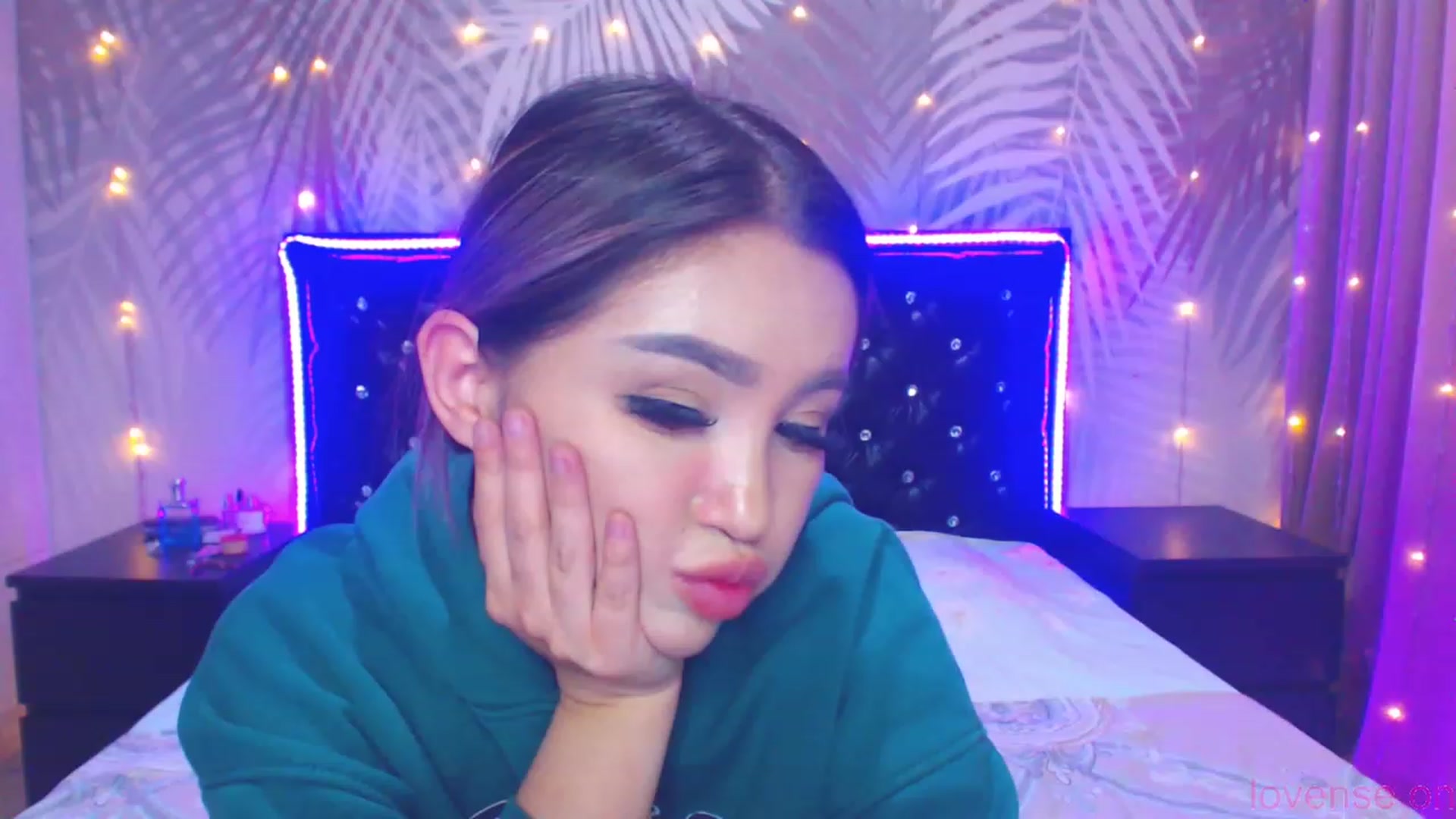 Gallery image thumbnail from MiraKyong's myfreecams stream on, 11/16/2023, 07:25 image 1 of 20