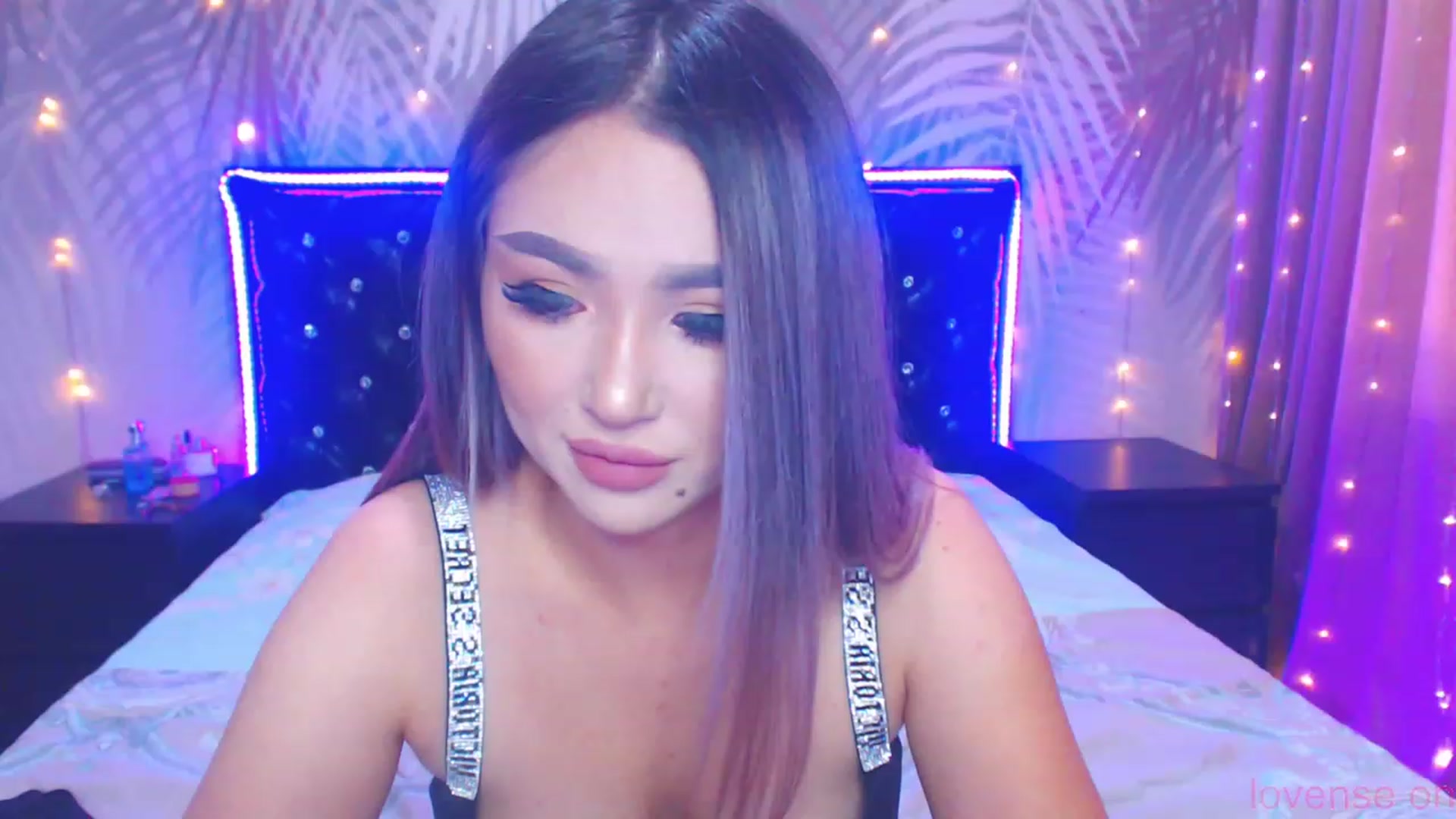 Gallery image thumbnail from MiraKyong's myfreecams stream on, 11/17/2023, 07:22 image 17 of 20