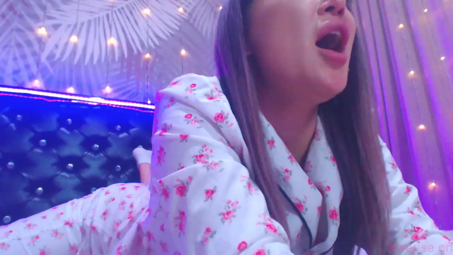 Gallery image thumbnail from MiraKyong's myfreecams stream on, 11/18/2023, 02:30 image 12 of 20