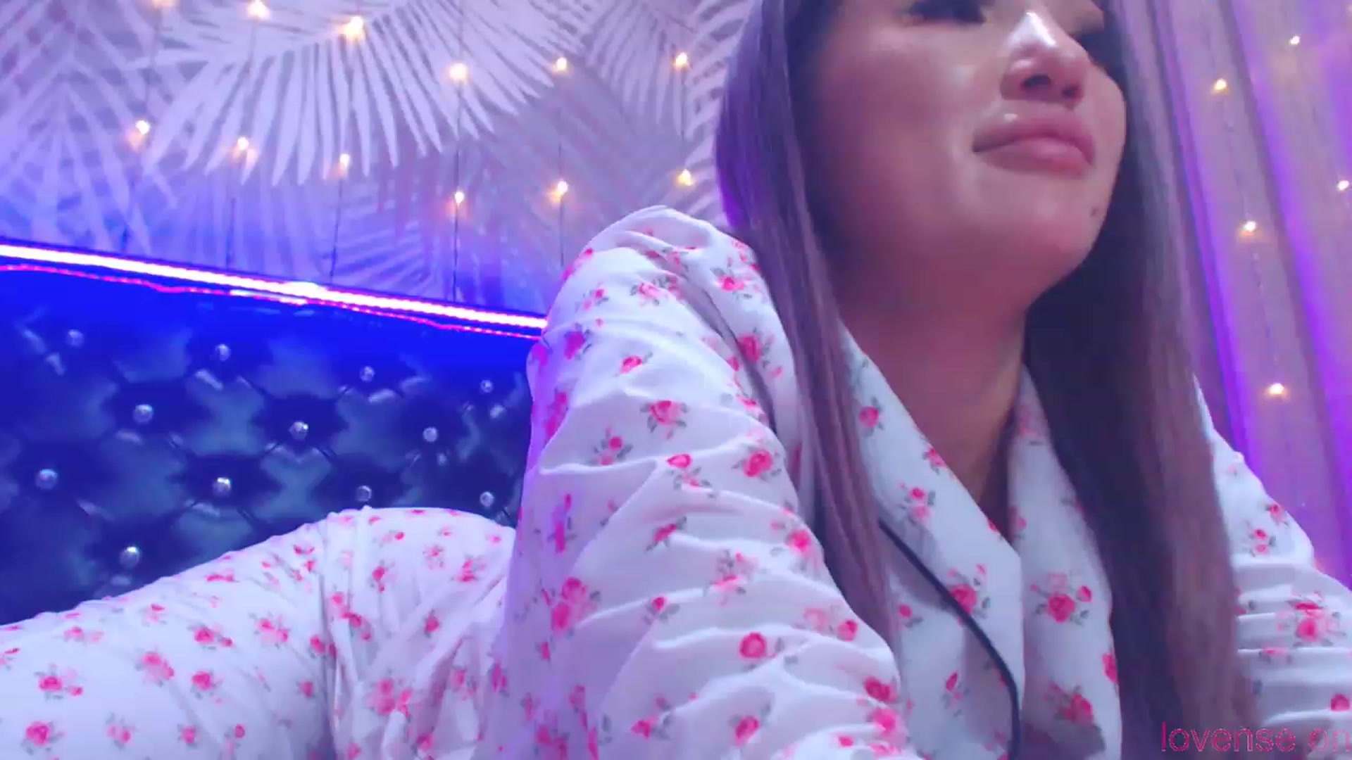 Gallery image thumbnail from MiraKyong's myfreecams stream on, 11/18/2023, 02:30 image 2 of 20