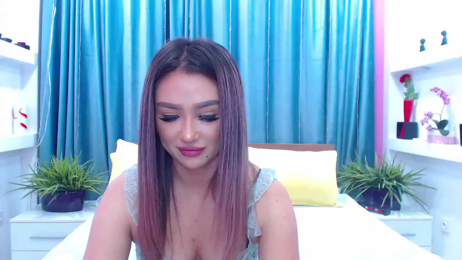 Gallery image thumbnail from MiraKyong's myfreecams stream on, 12/03/2023, 03:13 image 5 of 20