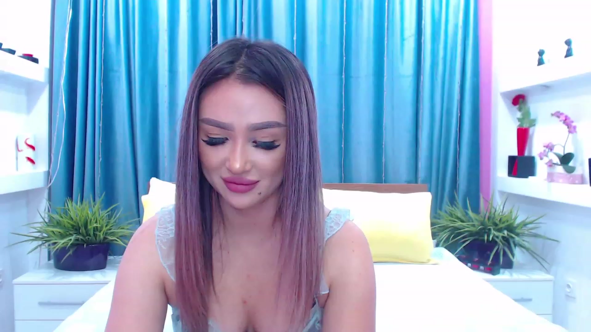 Gallery image thumbnail from MiraKyong's myfreecams stream on, 12/03/2023, 03:13 image 2 of 20
