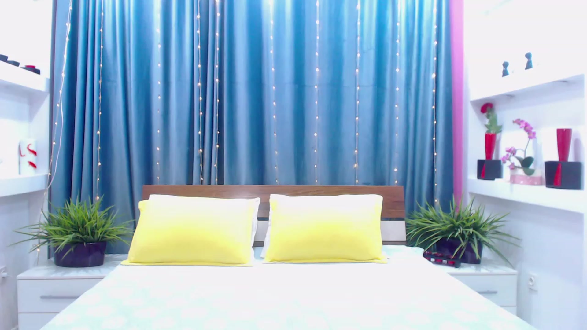 Gallery image thumbnail from MiraKyong's myfreecams stream on, 12/06/2023, 01:49 image 7 of 20
