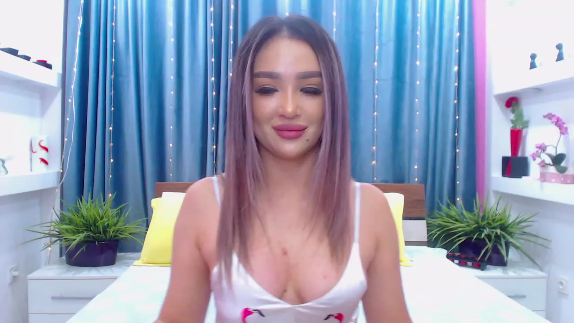 Gallery image thumbnail from MiraKyong's myfreecams stream on, 12/06/2023, 01:49 image 4 of 20