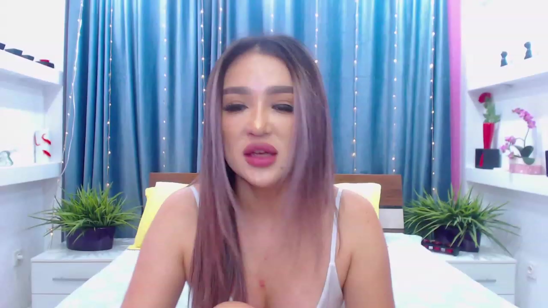 Gallery image thumbnail from MiraKyong's myfreecams stream on, 12/06/2023, 01:49 image 8 of 20