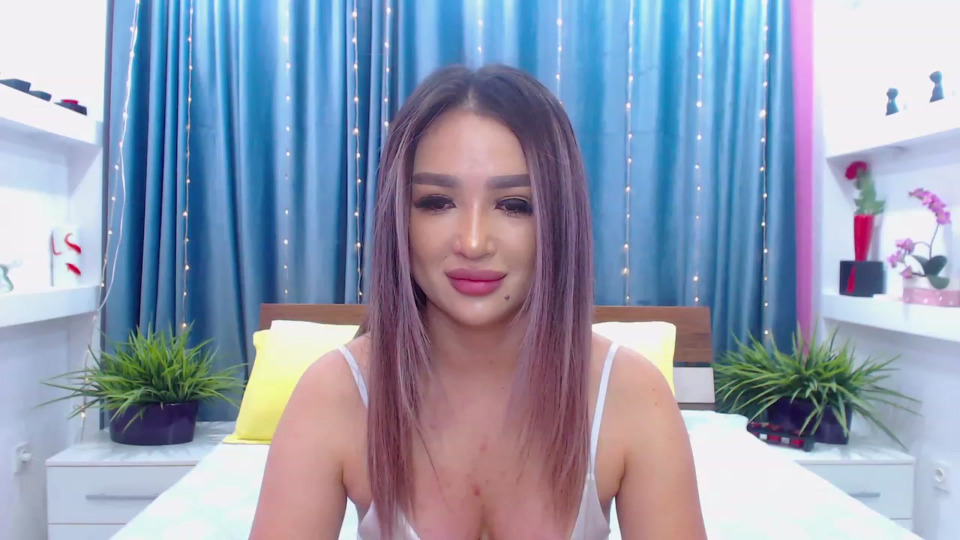 Gallery image thumbnail from MiraKyong's myfreecams stream on, 12/06/2023, 01:49 image 3 of 20