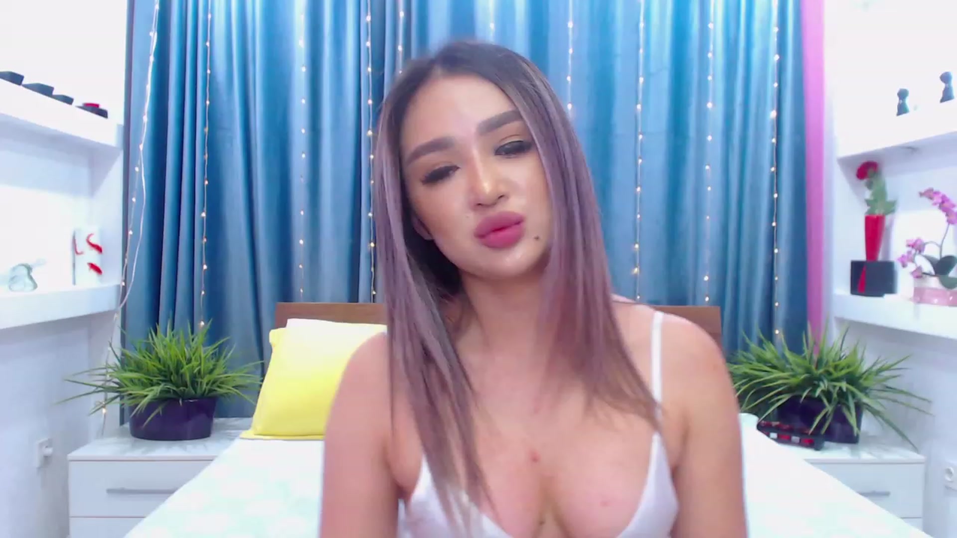 Gallery image thumbnail from MiraKyong's myfreecams stream on, 12/06/2023, 01:49 image 2 of 20