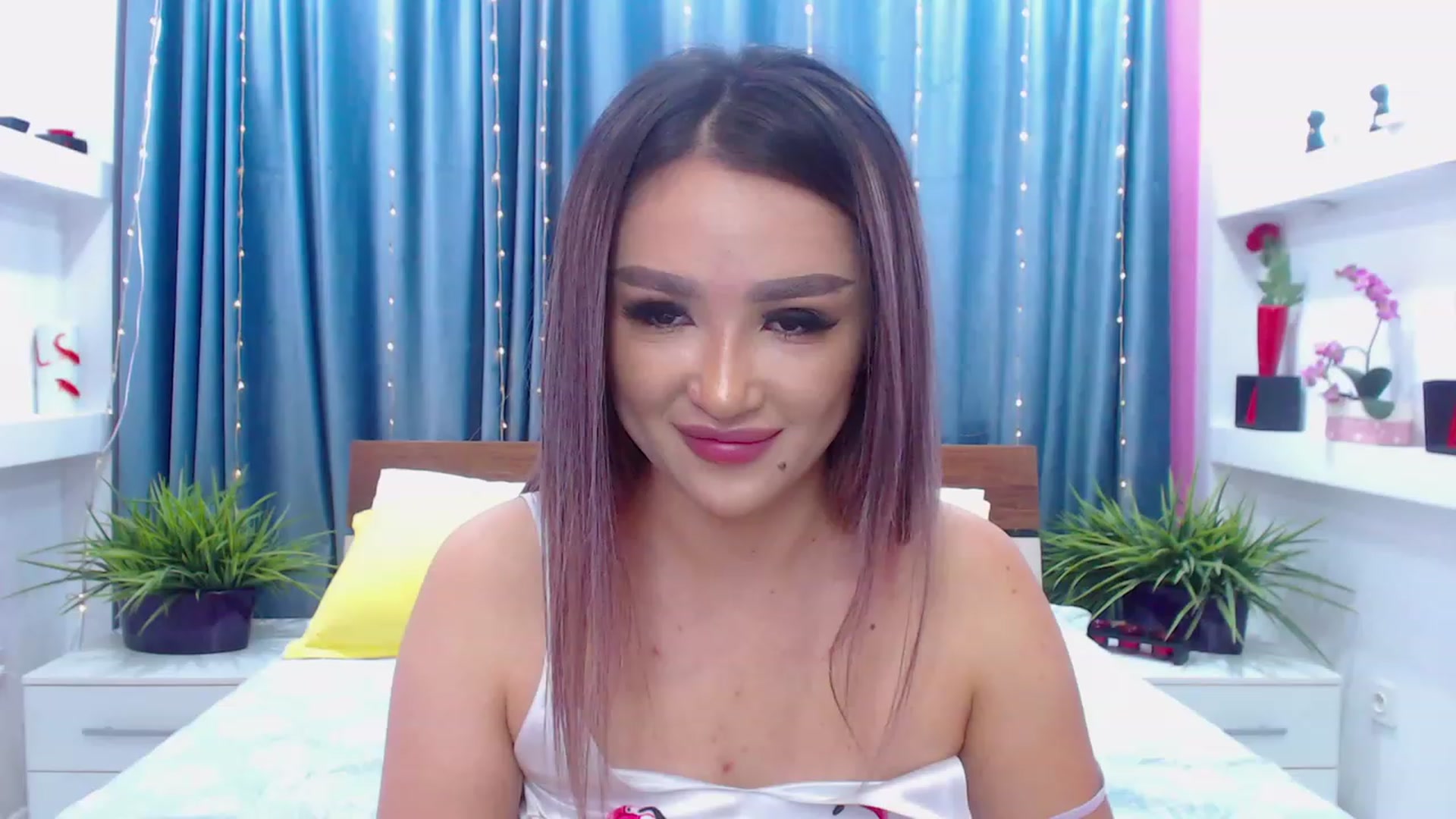 Gallery image thumbnail from MiraKyong's myfreecams stream on, 12/06/2023, 04:38 image 6 of 20