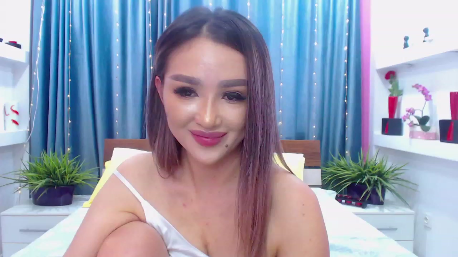 Gallery image thumbnail from MiraKyong's myfreecams stream on, 12/06/2023, 04:38 image 12 of 20