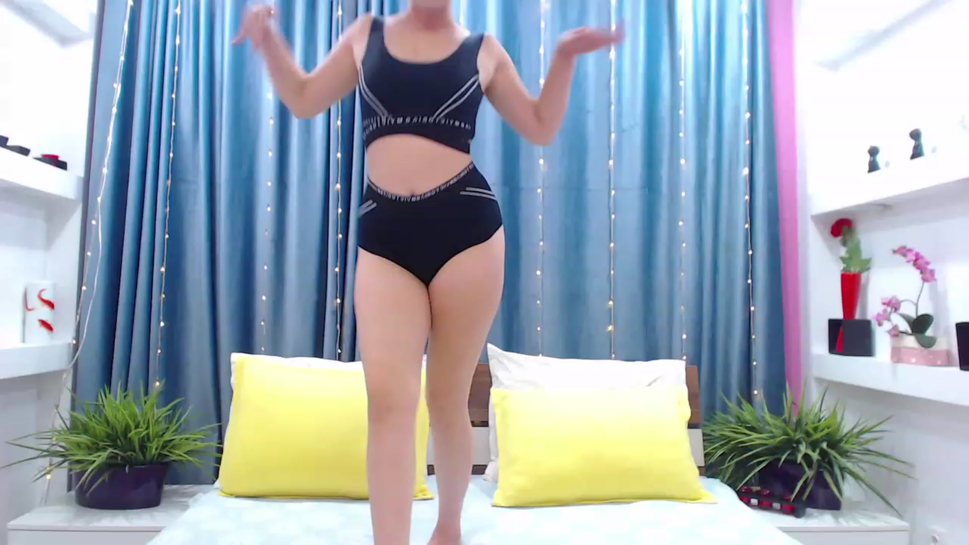 Gallery image thumbnail from MiraKyong's myfreecams stream on, 12/07/2023, 01:55 image 8 of 20