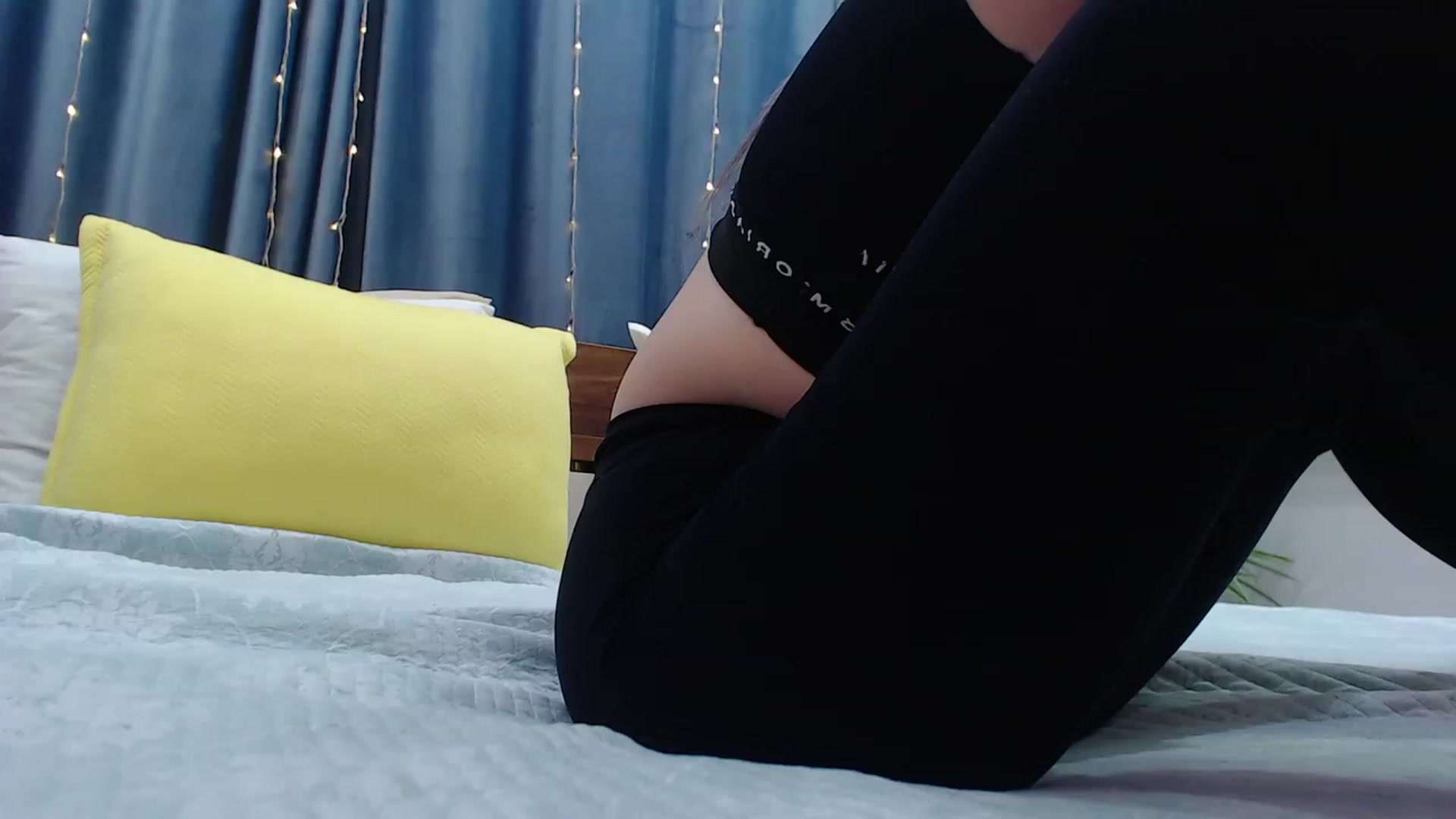Gallery image thumbnail from MiraKyong's myfreecams stream on, 12/07/2023, 07:01 image 20 of 20