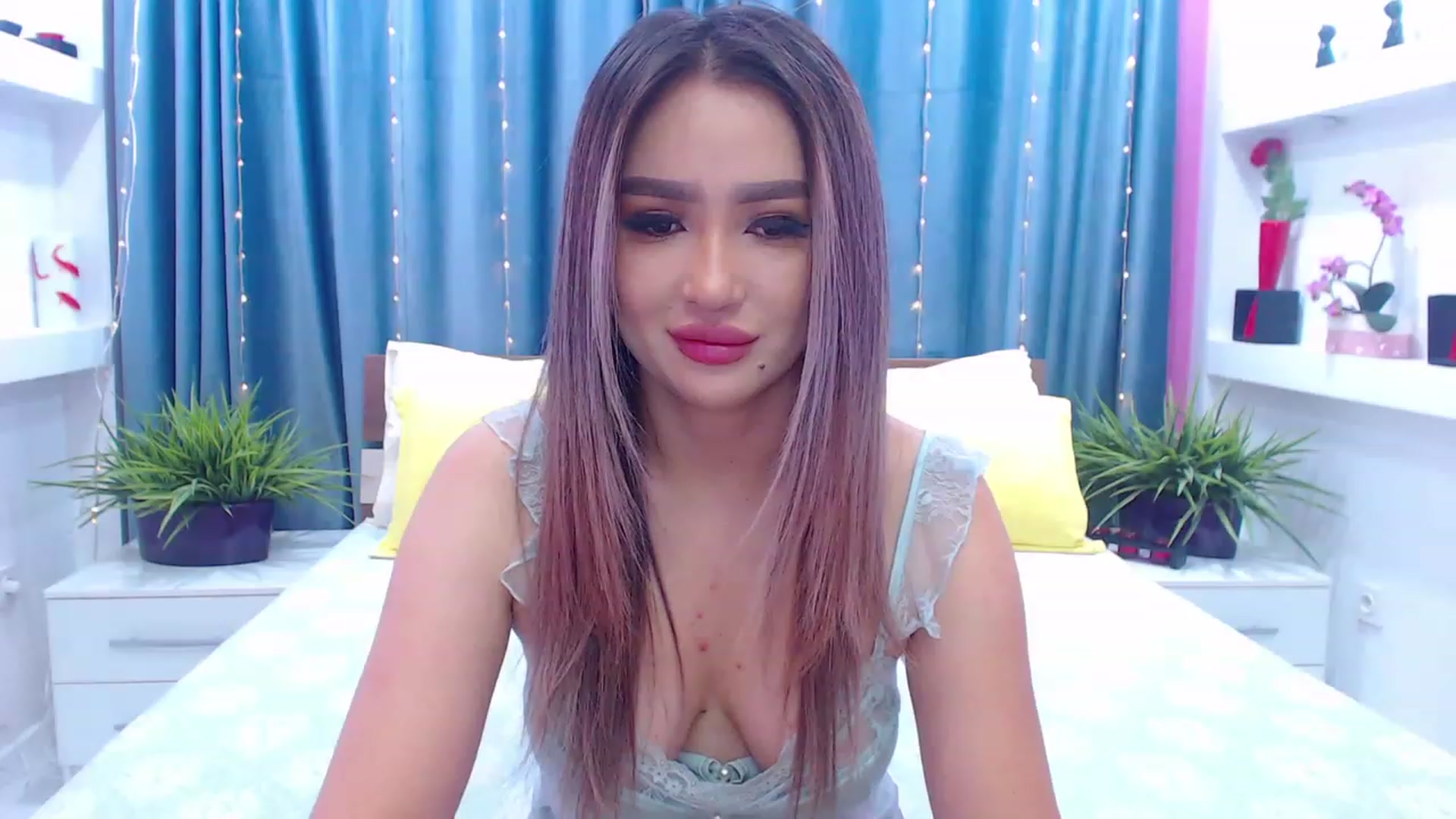 Gallery image thumbnail from MiraKyong's myfreecams stream on, 12/09/2023, 05:02 image 1 of 20