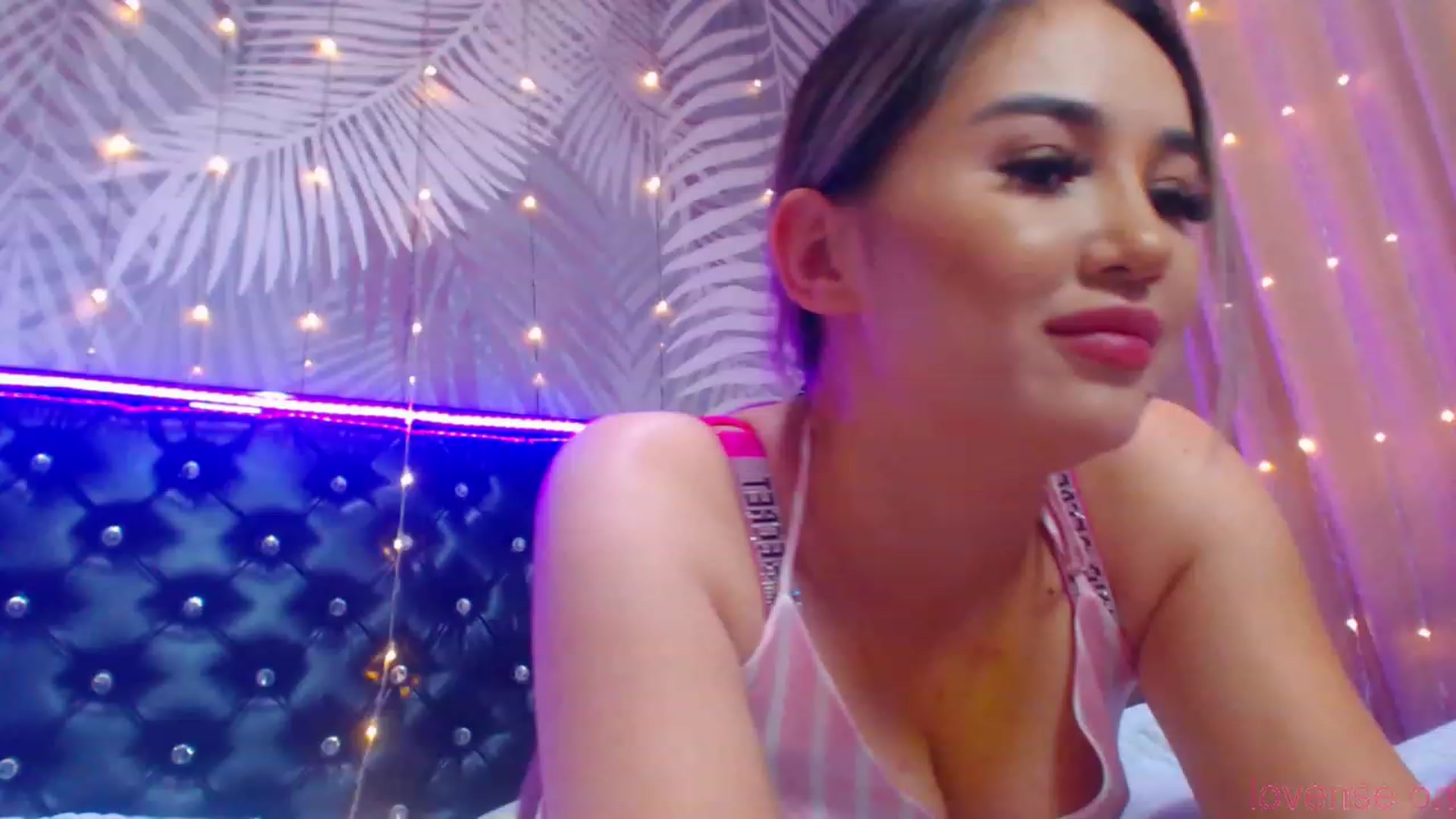 Gallery image thumbnail from MiraKyong's myfreecams stream on, 12/19/2023, 07:03 image 6 of 20