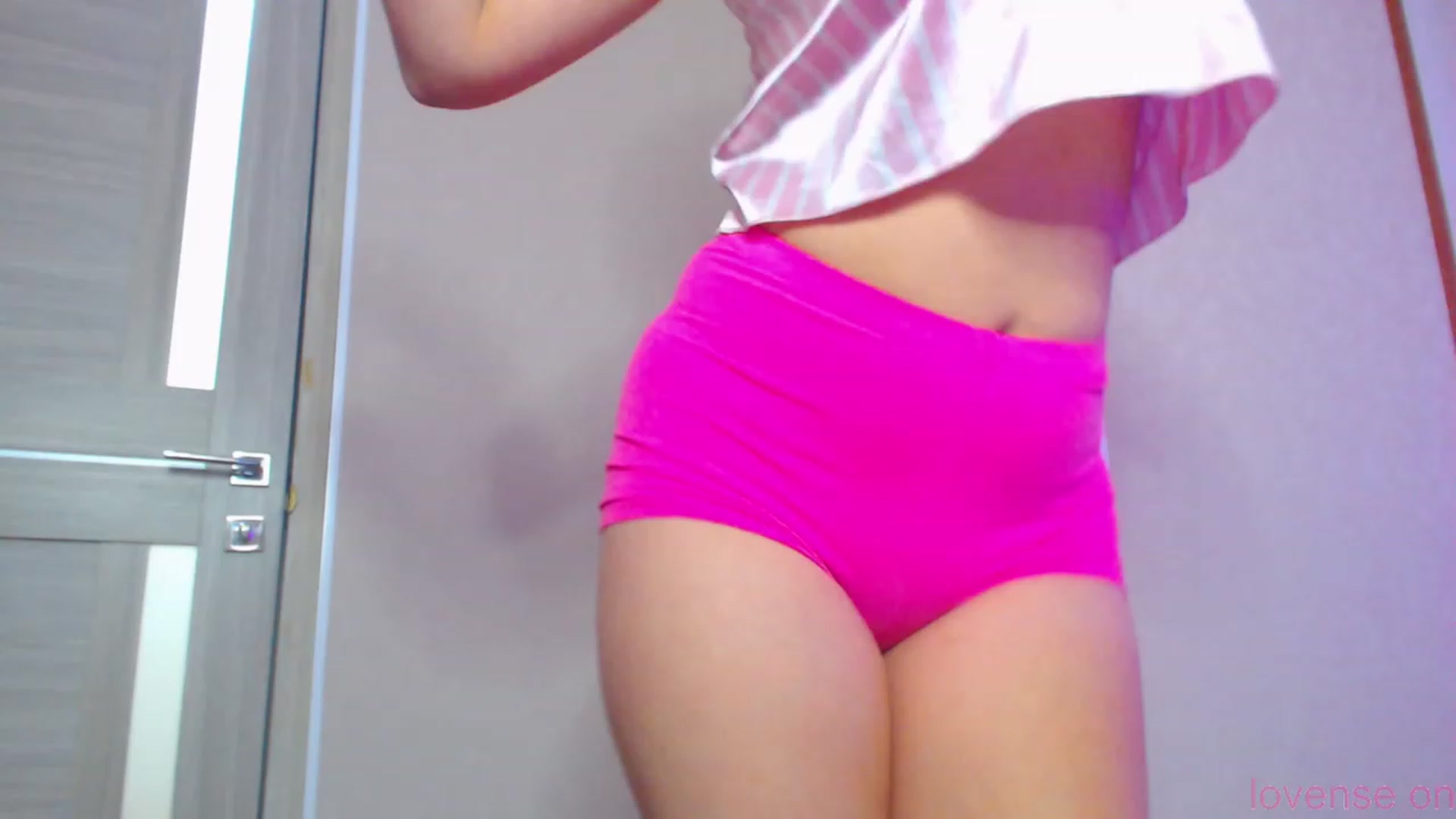 Gallery image thumbnail from MiraKyong's myfreecams stream on, 12/19/2023, 07:03 image 11 of 20