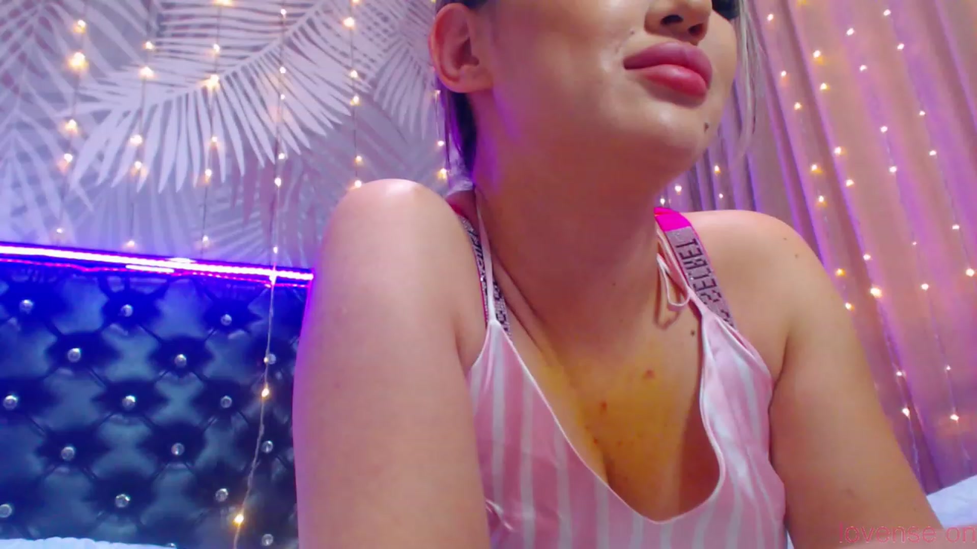 Gallery image thumbnail from MiraKyong's myfreecams stream on, 12/19/2023, 07:03 image 5 of 20