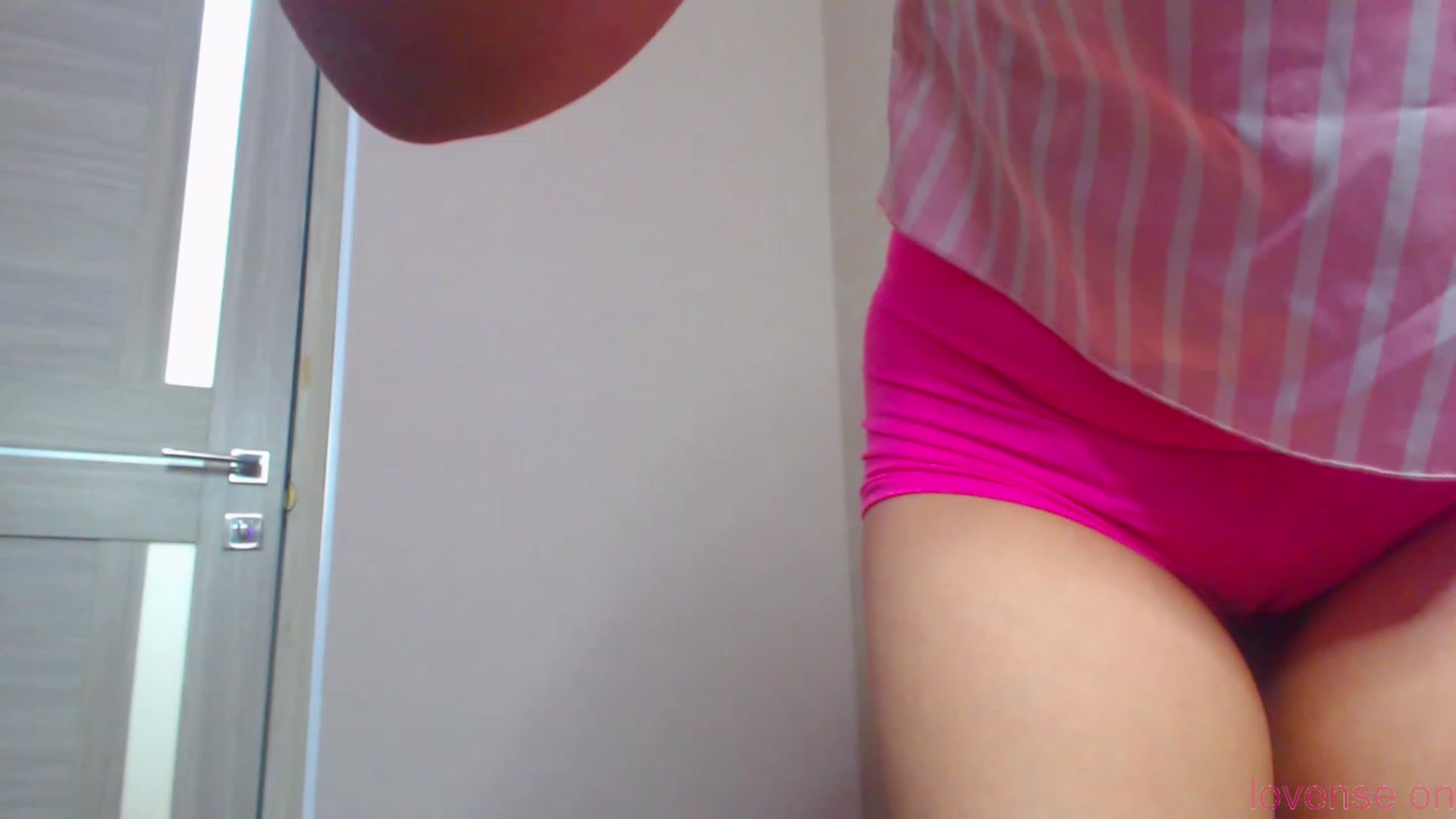 Gallery image thumbnail from MiraKyong's myfreecams stream on, 12/19/2023, 07:03 image 10 of 20