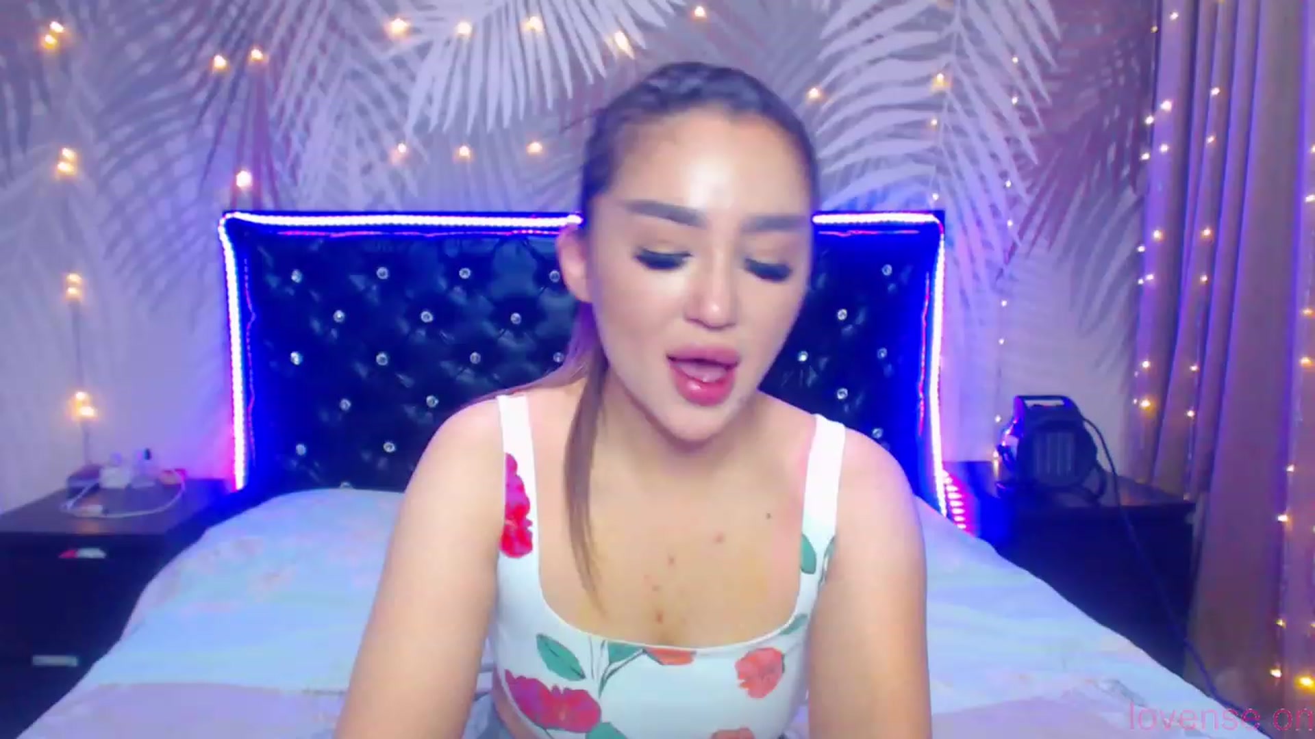 Gallery image thumbnail from MiraKyong's myfreecams stream on, 12/20/2023, 02:38 image 12 of 20