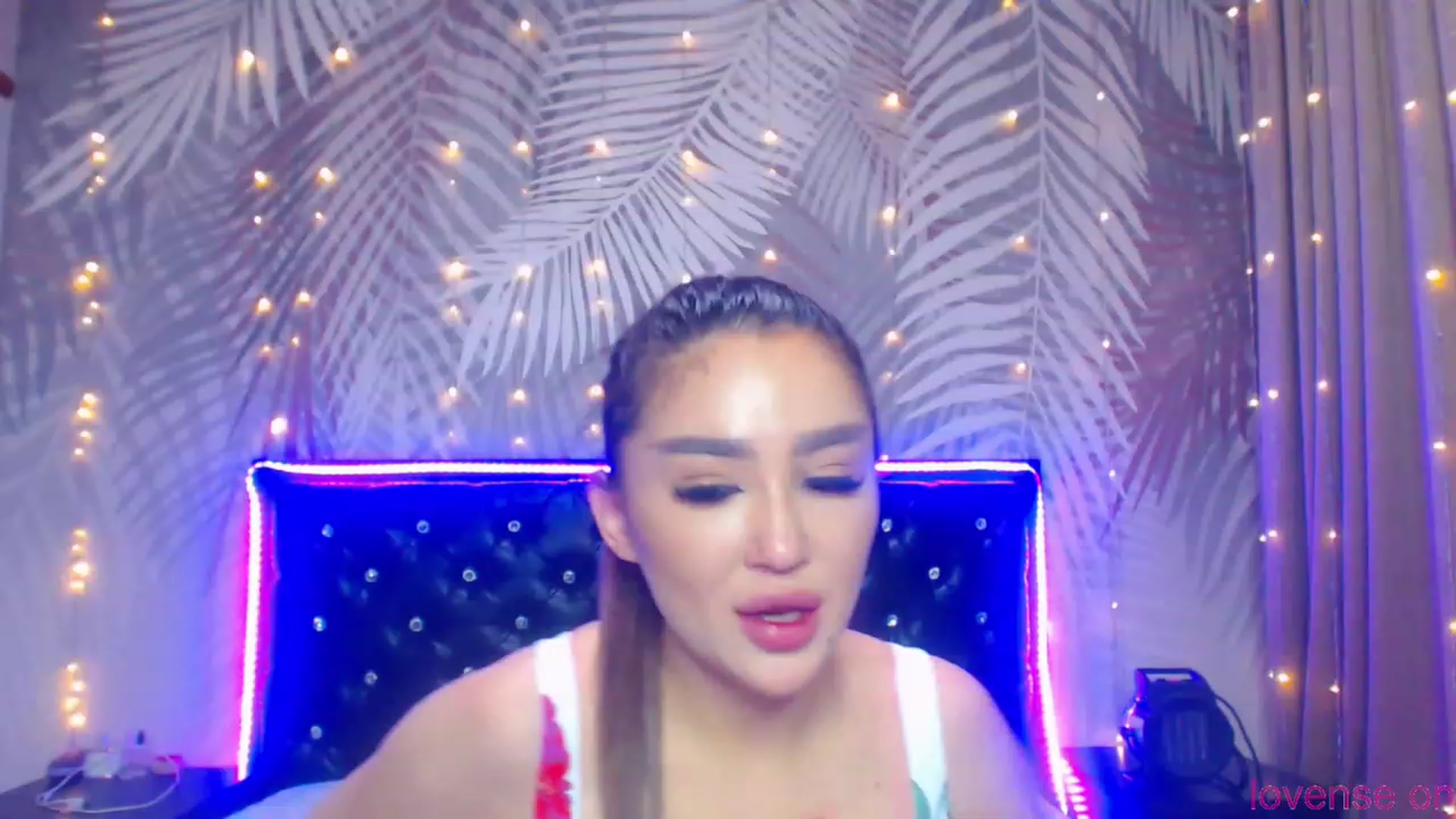 Gallery image thumbnail from MiraKyong's myfreecams stream on, 12/20/2023, 02:38 image 10 of 20