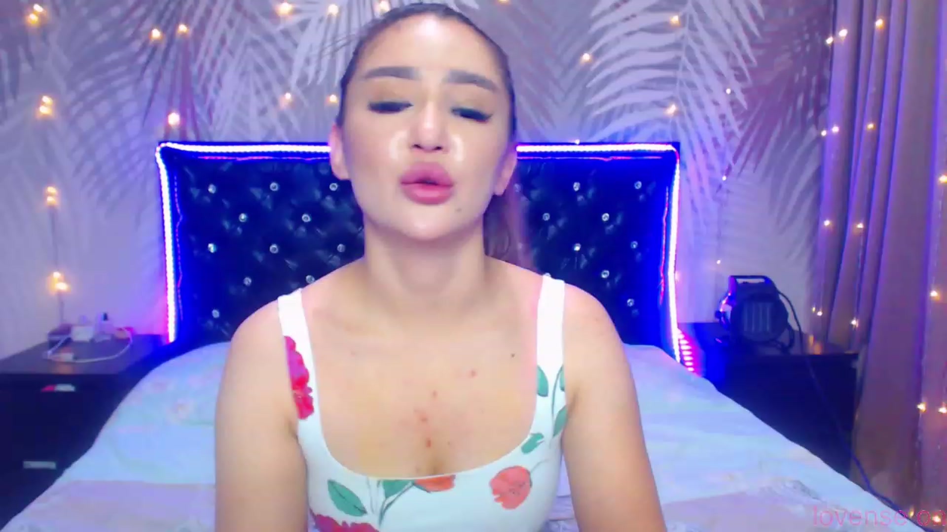 Gallery image thumbnail from MiraKyong's myfreecams stream on, 12/20/2023, 02:38 image 2 of 20