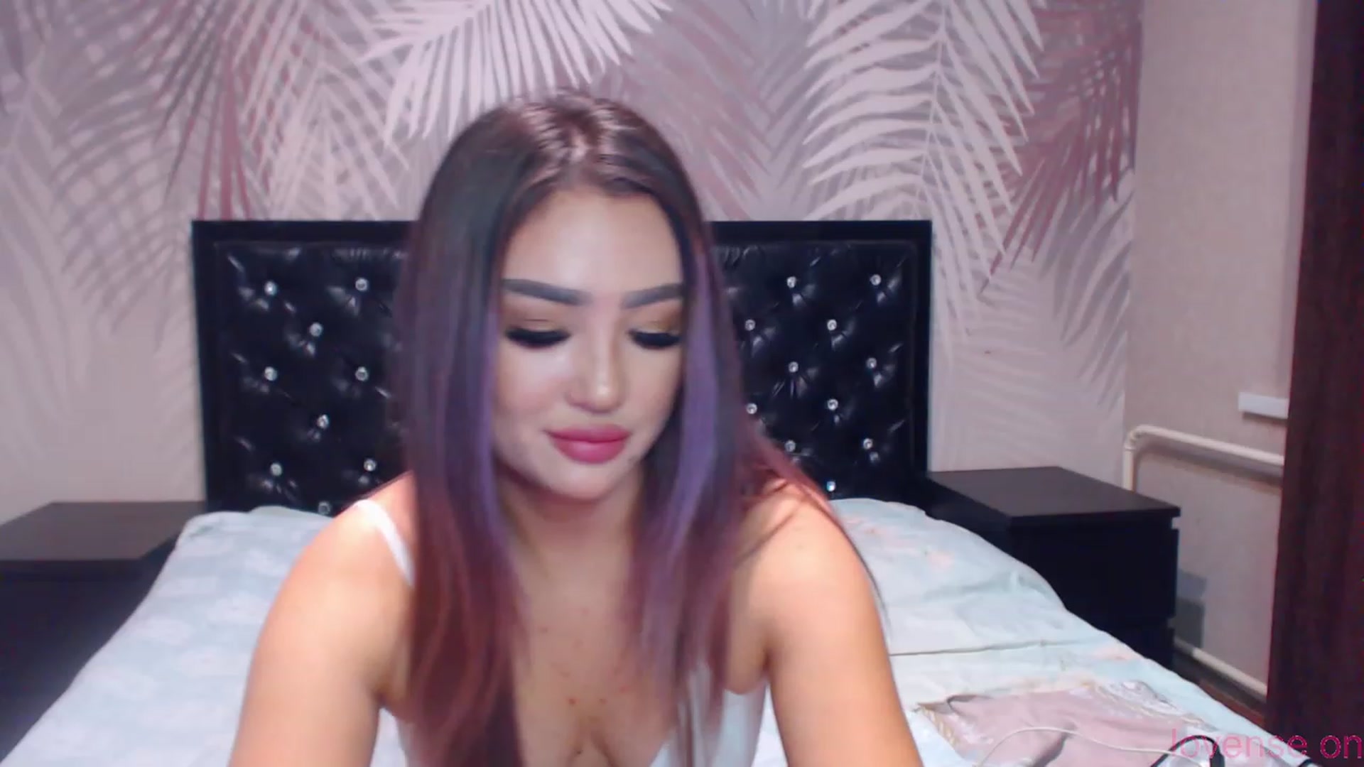 Gallery image thumbnail from MiraKyong's myfreecams stream on, 12/30/2023, 23:43 image 6 of 20