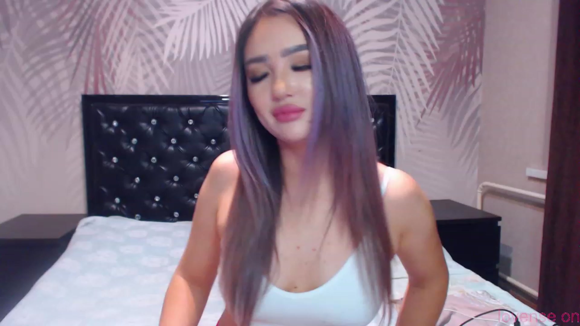 Gallery image thumbnail from MiraKyong's myfreecams stream on, 12/30/2023, 23:43 image 5 of 20