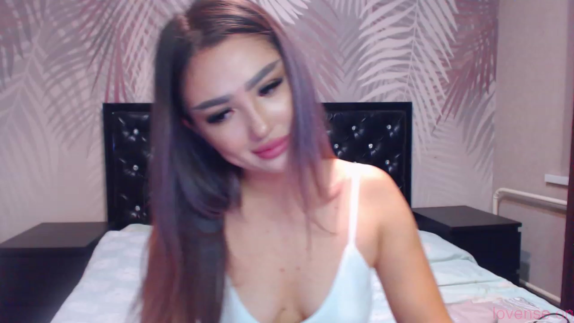 Gallery image thumbnail from MiraKyong's myfreecams stream on, 12/31/2023, 24:39 image 11 of 20