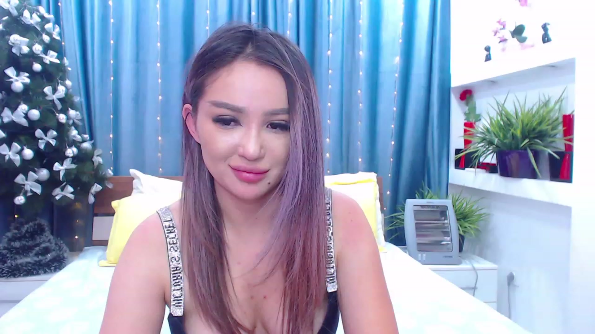 Gallery image thumbnail from MiraKyong's myfreecams stream on, 01/02/2024, 02:22 image 5 of 20