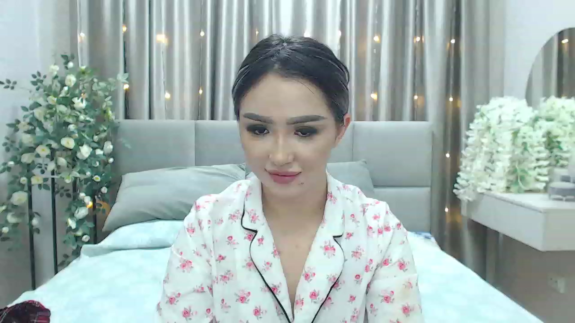 Gallery image thumbnail from MiraKyong's myfreecams stream on, 01/17/2024, 06:25 image 2 of 20