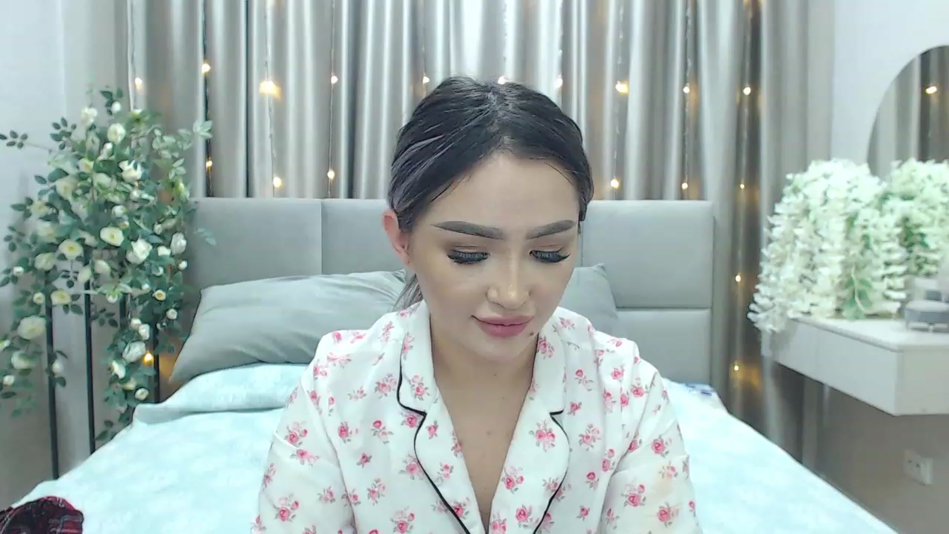 Gallery image thumbnail from MiraKyong's myfreecams stream on, 01/17/2024, 06:25 image 1 of 20