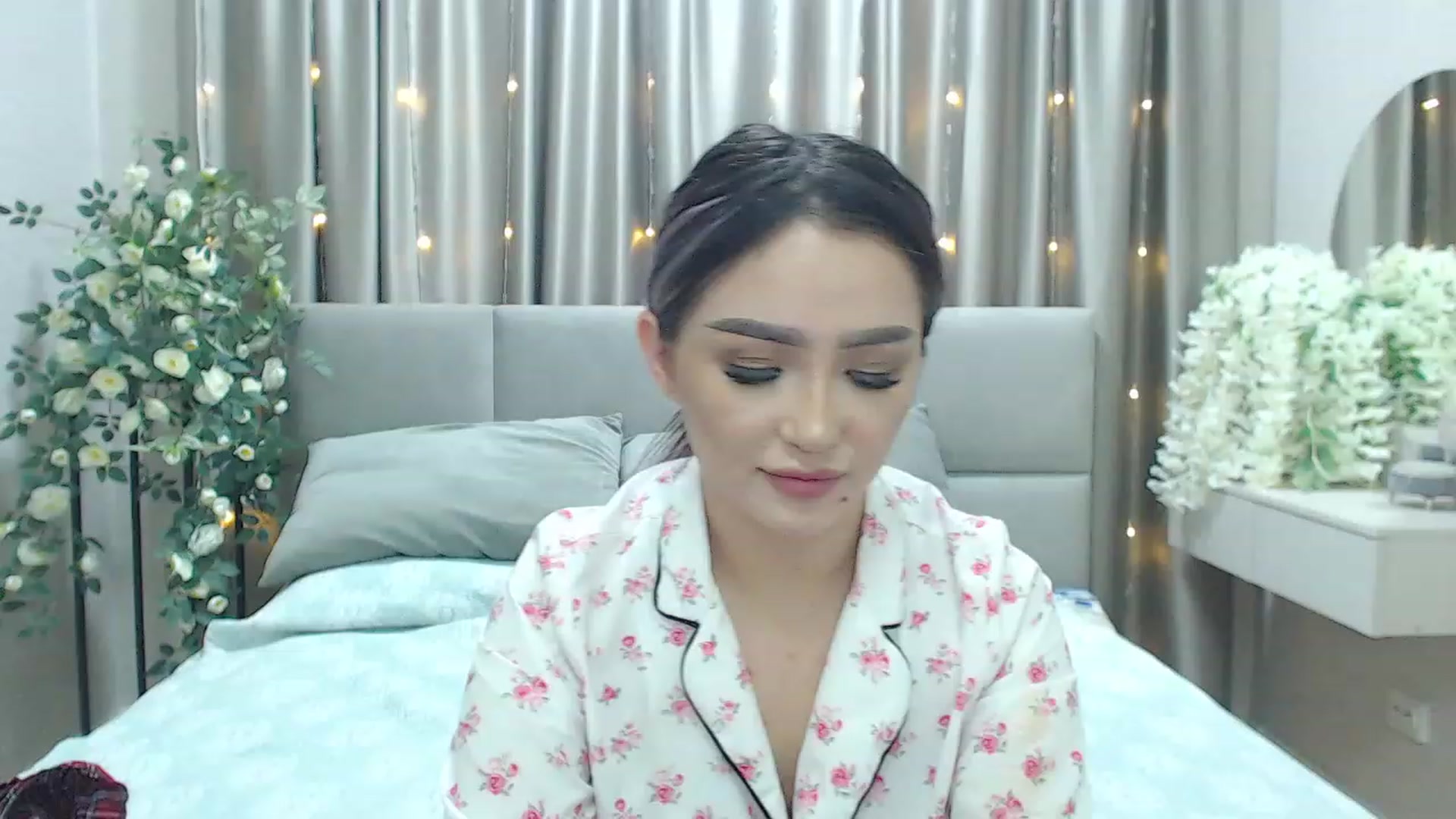 Gallery image thumbnail from MiraKyong's myfreecams stream on, 01/17/2024, 06:25 image 3 of 20