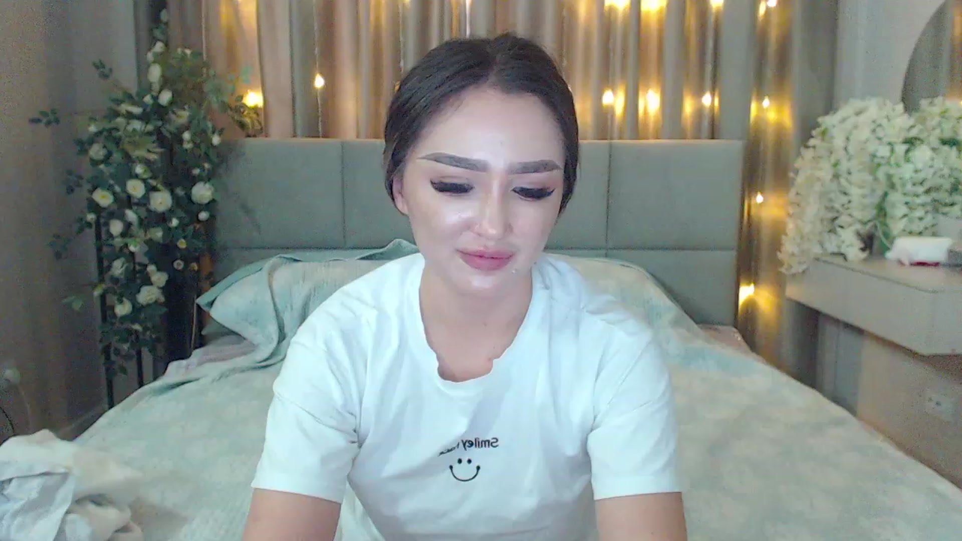 Gallery image thumbnail from MiraKyong's myfreecams stream on, 03/02/2024, 08:03 image 10 of 20