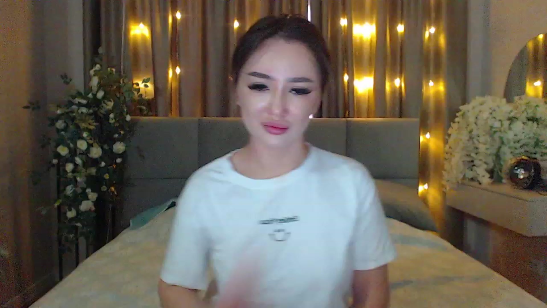 Gallery image thumbnail from MiraKyong's myfreecams stream on, 03/09/2024, 04:05 image 3 of 20