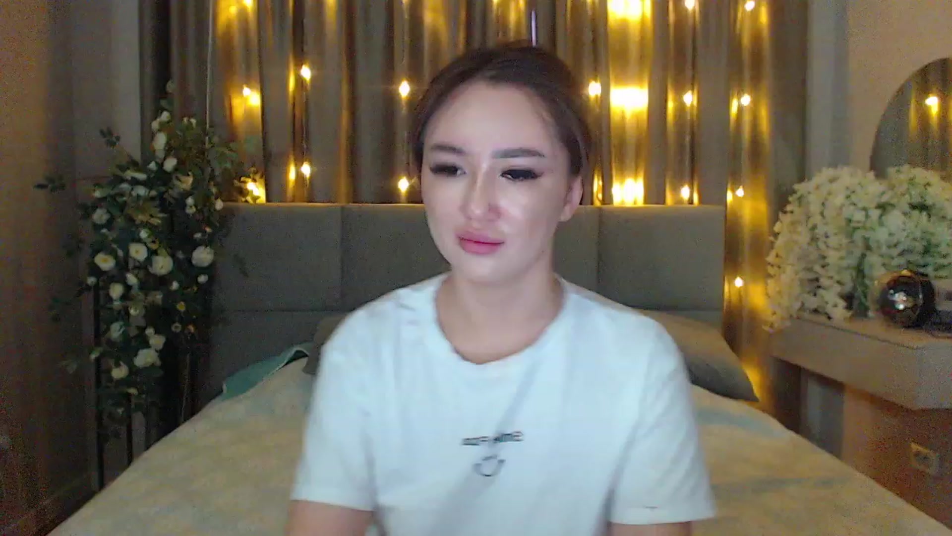Gallery image thumbnail from MiraKyong's myfreecams stream on, 03/09/2024, 04:05 image 1 of 20