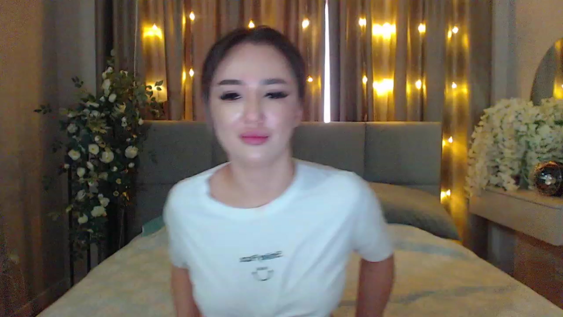 Gallery image thumbnail from MiraKyong's myfreecams stream on, 03/09/2024, 04:05 image 4 of 20